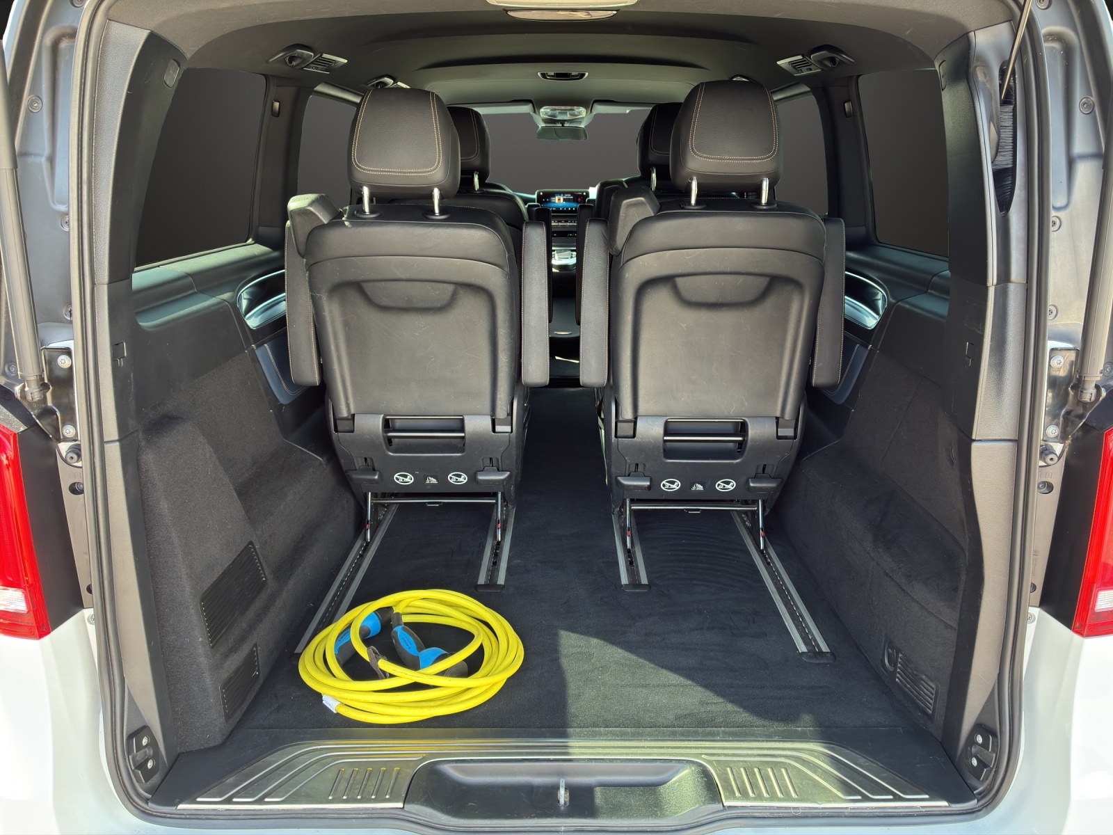 MERCEDES-BENZ EQV 300 Avantgarde lang-image-5
