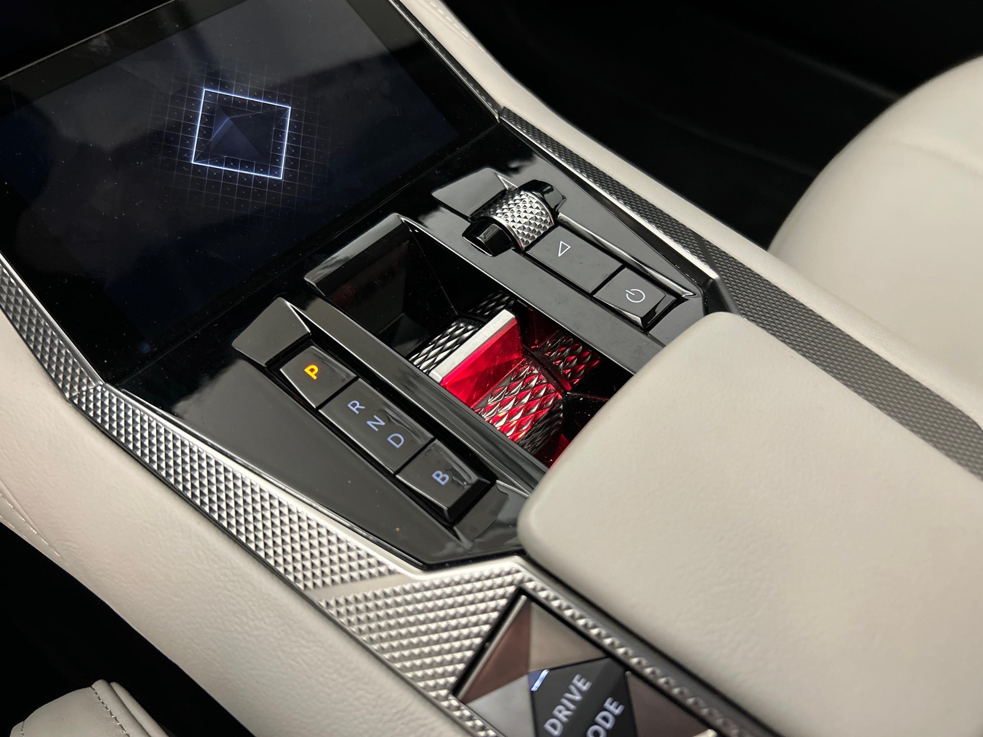 DS AUTOMOBILES 4 1.6 E-Tense Rivoli-image-13
