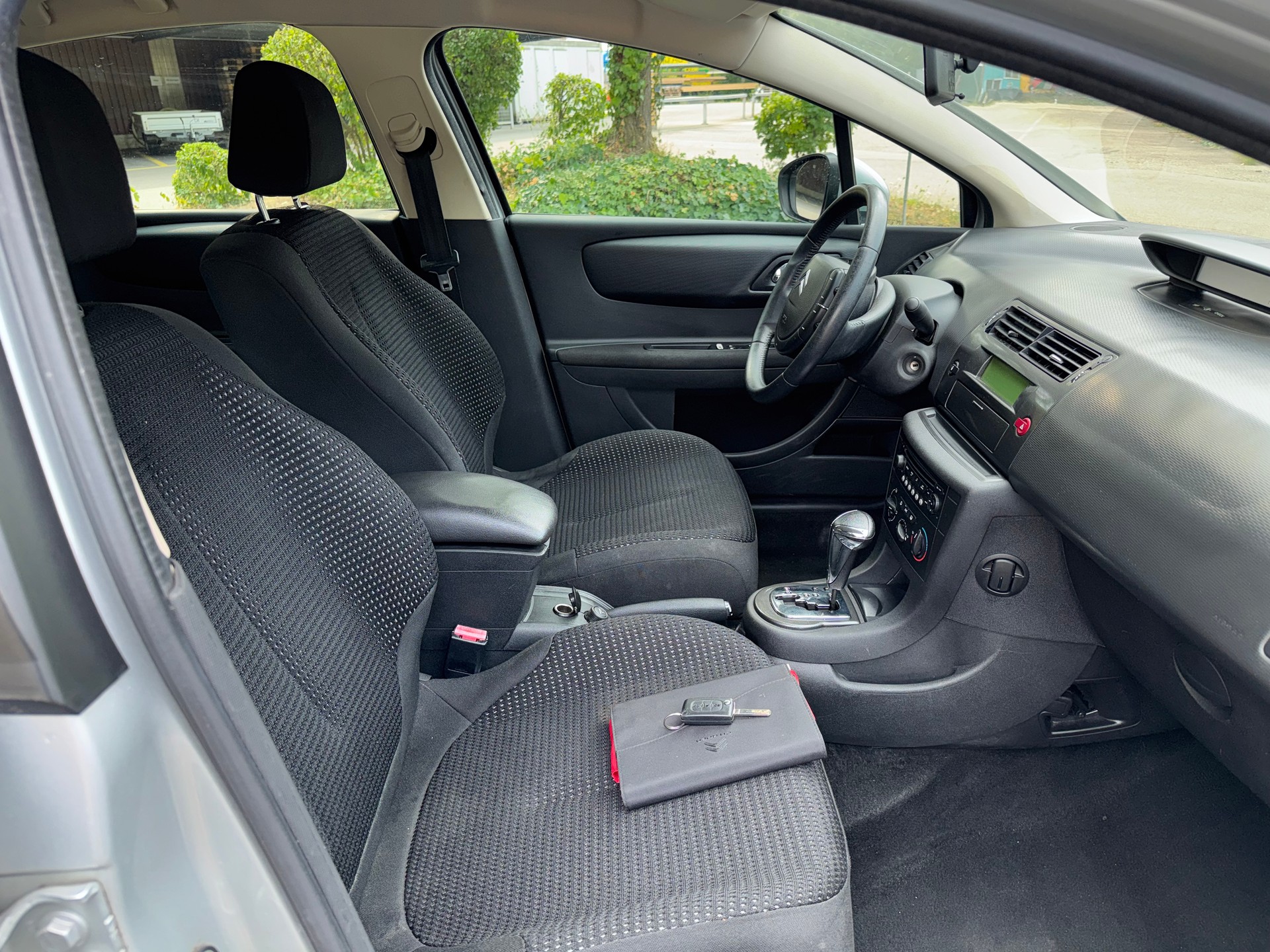 CITROEN C4 Berline 1.6i 16V VTR (Pack) Automatic-image-9