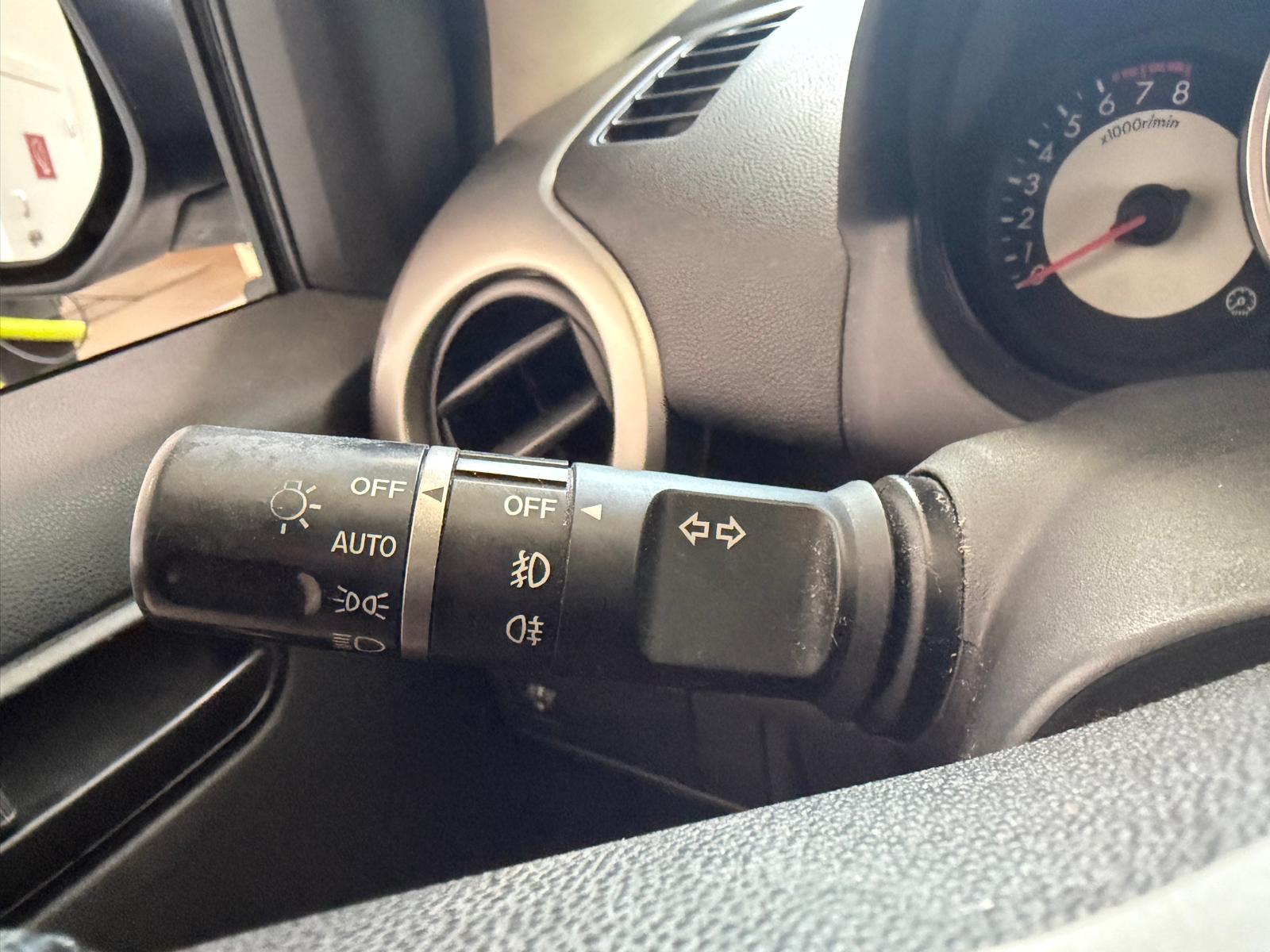 MAZDA 2 1.3i 16V Exclusive-image-12