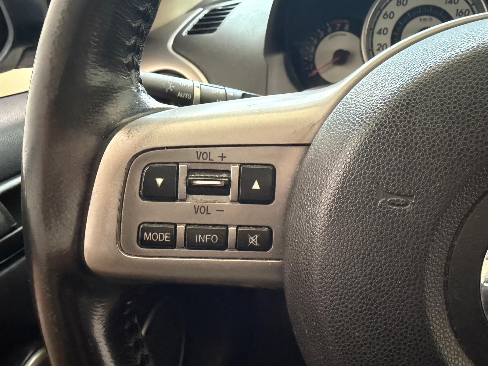 MAZDA 2 1.3i 16V Exclusive-image-13