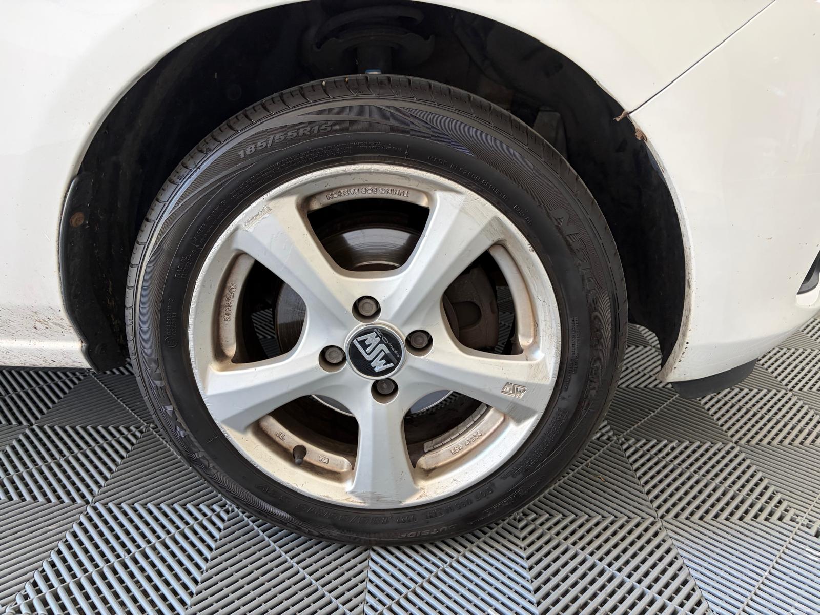 MAZDA 2 1.3i 16V Exclusive-image-19