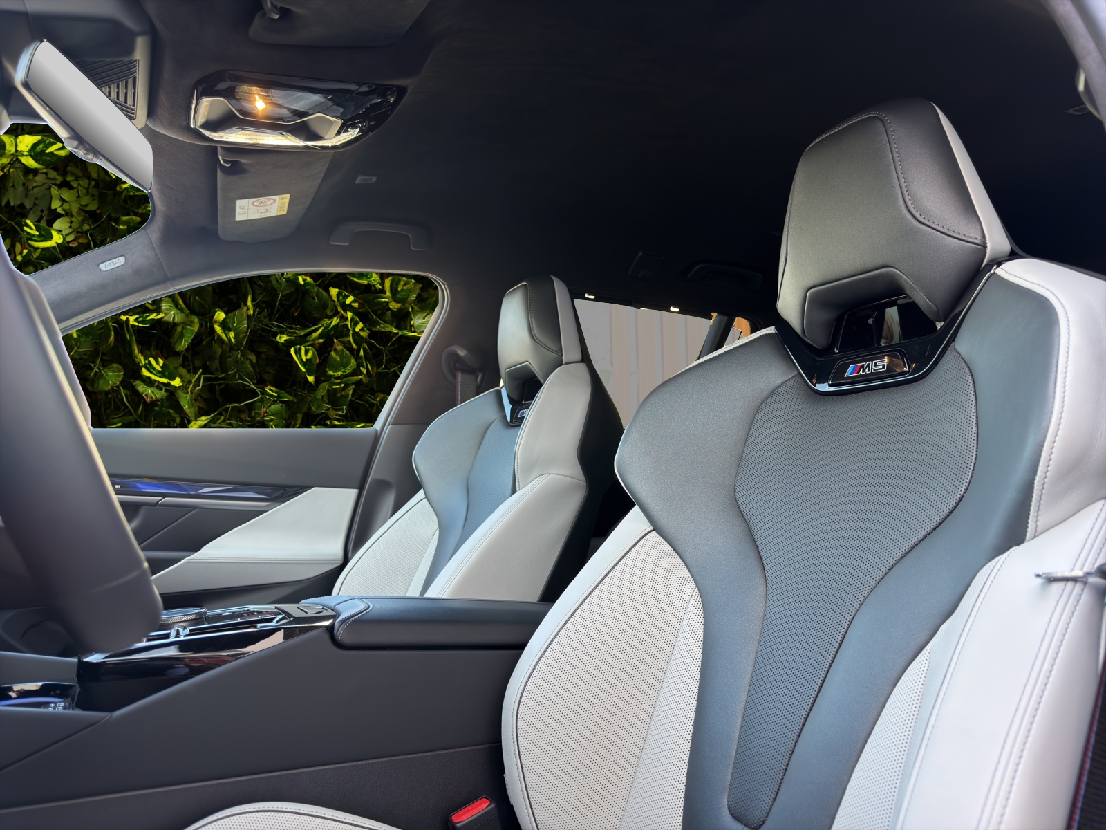 BMW M5 xDrive Touring (CH)-image-18