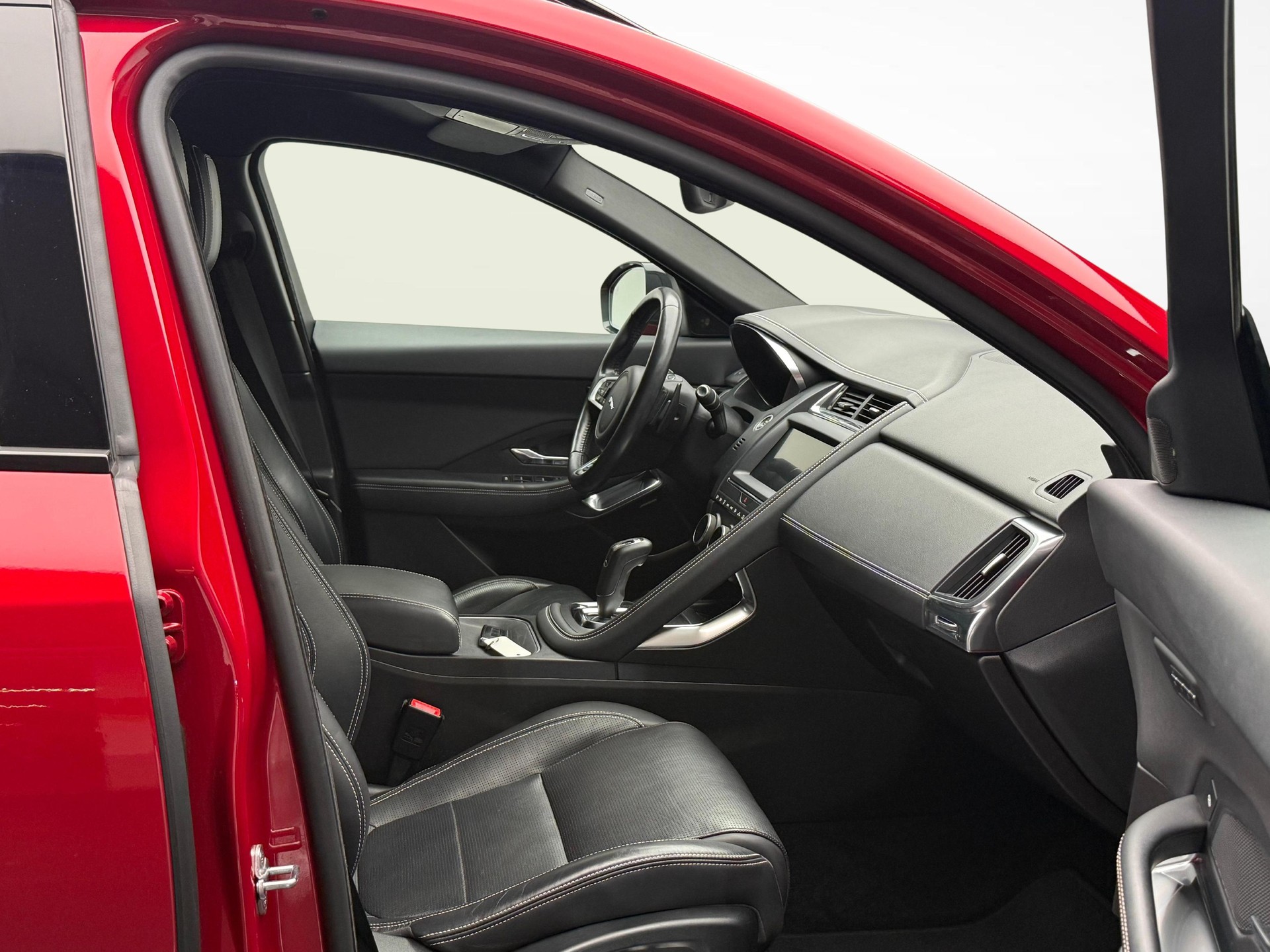 JAGUAR E-Pace 2.0 T 250 R-Dynamic HSE AWD-image-9