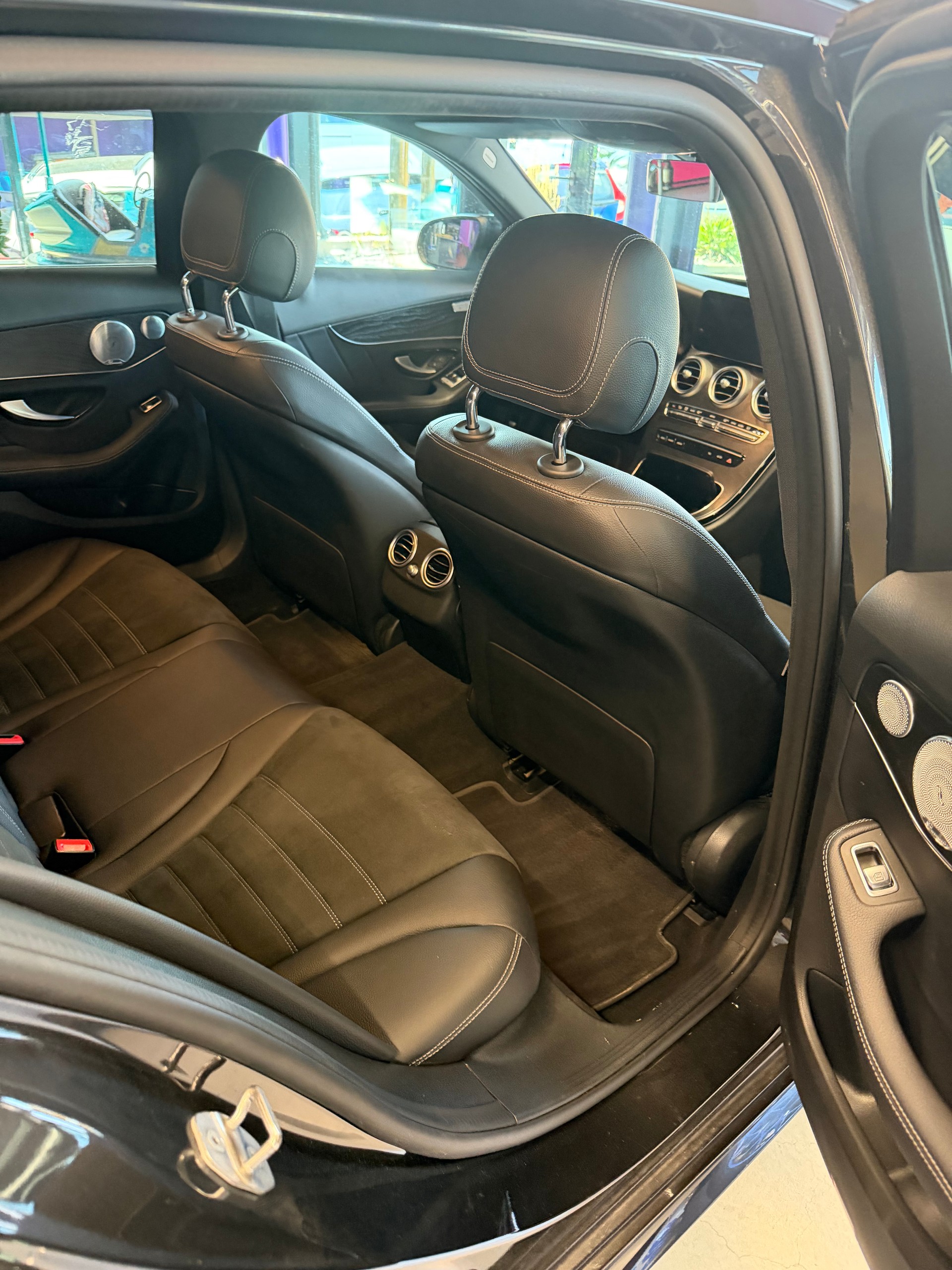 MERCEDES-BENZ C 220 d Swiss Star AMG Line 4M 9G-Tronic-image-11