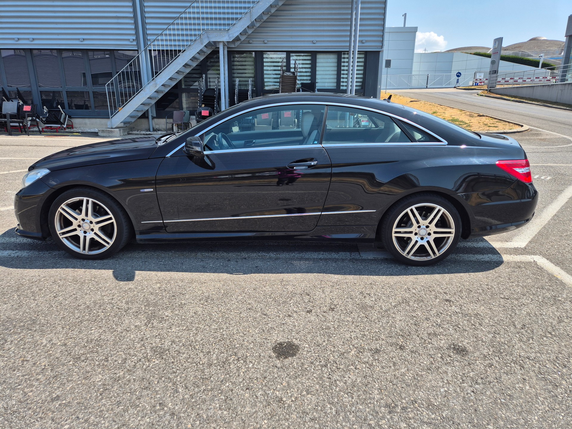 MERCEDES-BENZ E 220 CDI BlueEfficiency 7G-Tronic-image-11