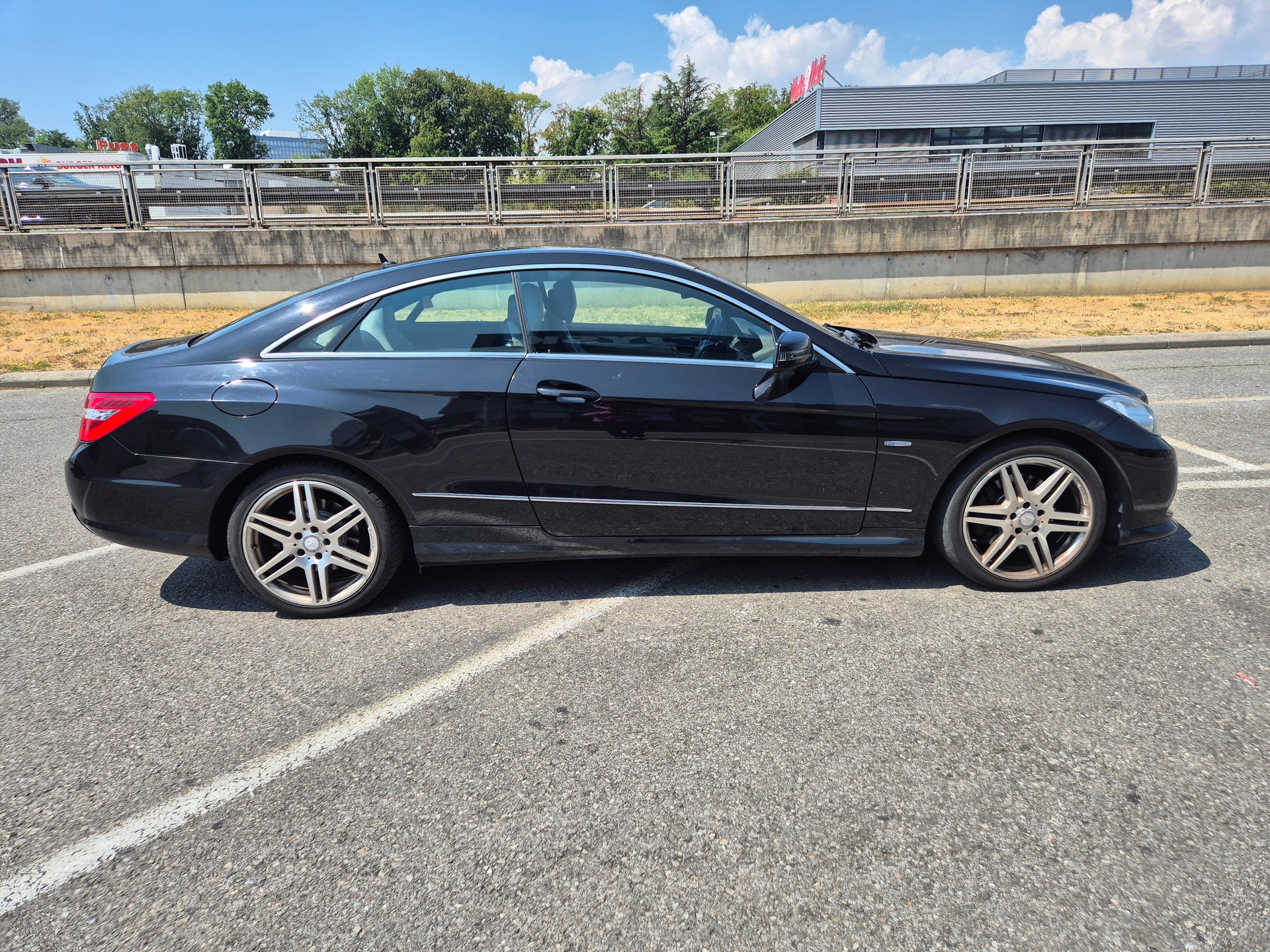 MERCEDES-BENZ E 220 CDI BlueEfficiency 7G-Tronic-image-12