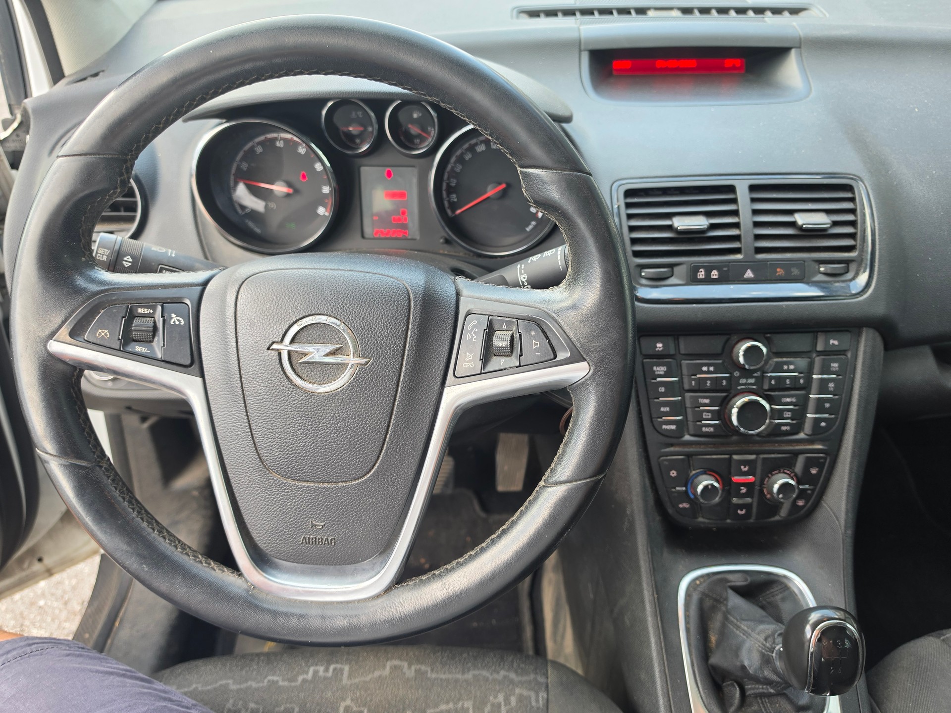 OPEL Meriva 1.4 Turbo Color Edition-image-9