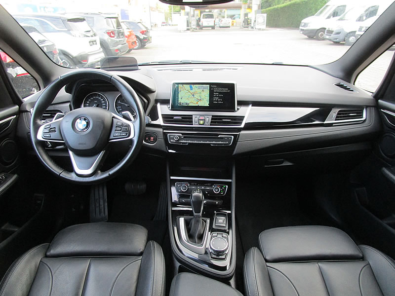 BMW 220d xDrive Gran Tourer Sport Line Steptronic-image-2