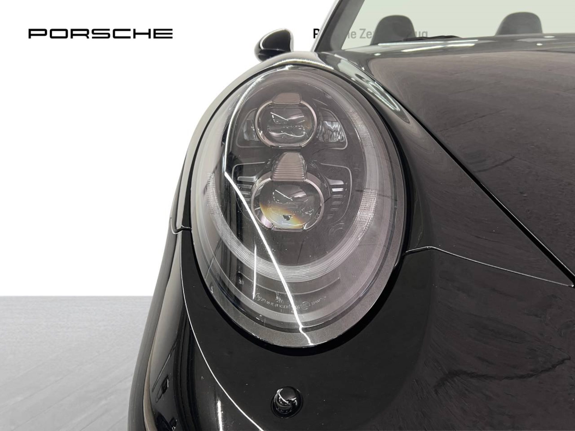 PORSCHE 911 Turbo S Cabriolet-image-12