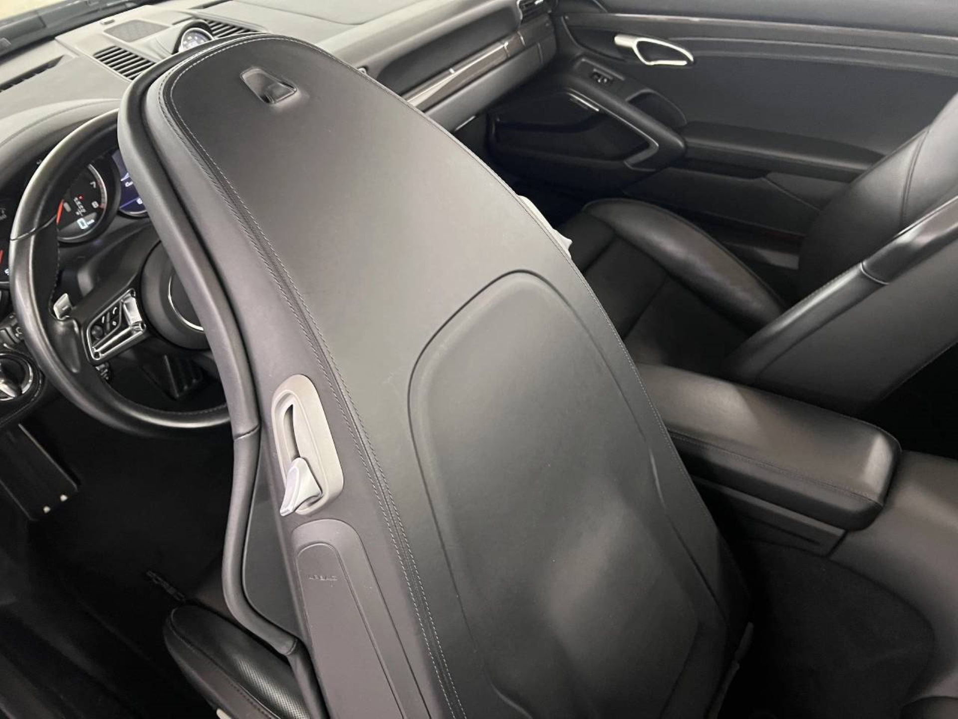 PORSCHE 911 Turbo S Cabriolet-image-21