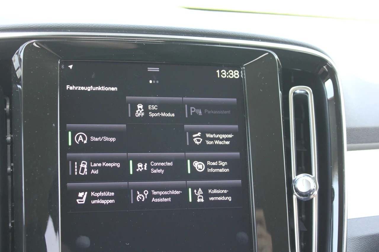 VOLVO XC40 D3 Geartronic-image-11