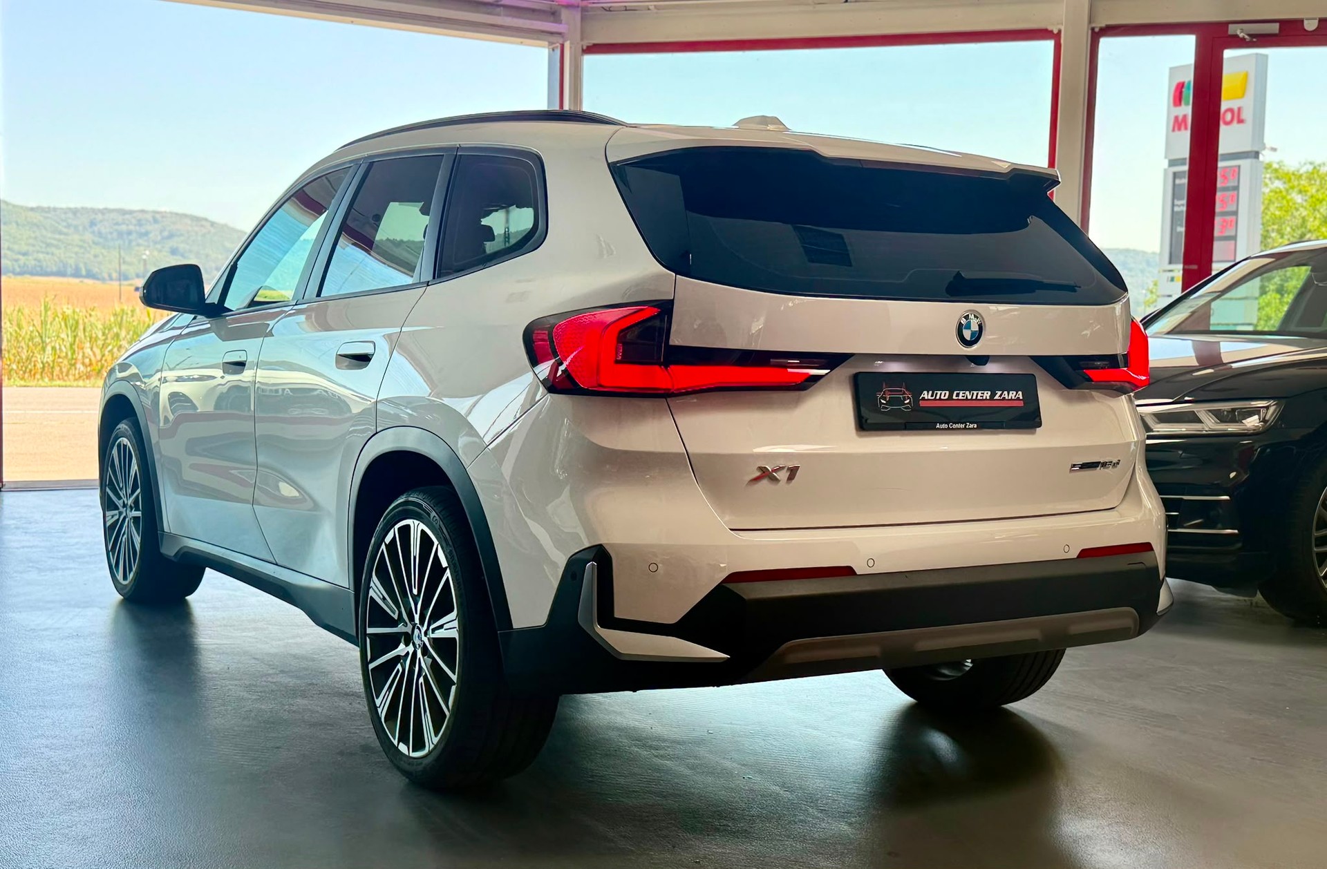 BMW X1 sDrive 18d *FACELIFT*-image-10