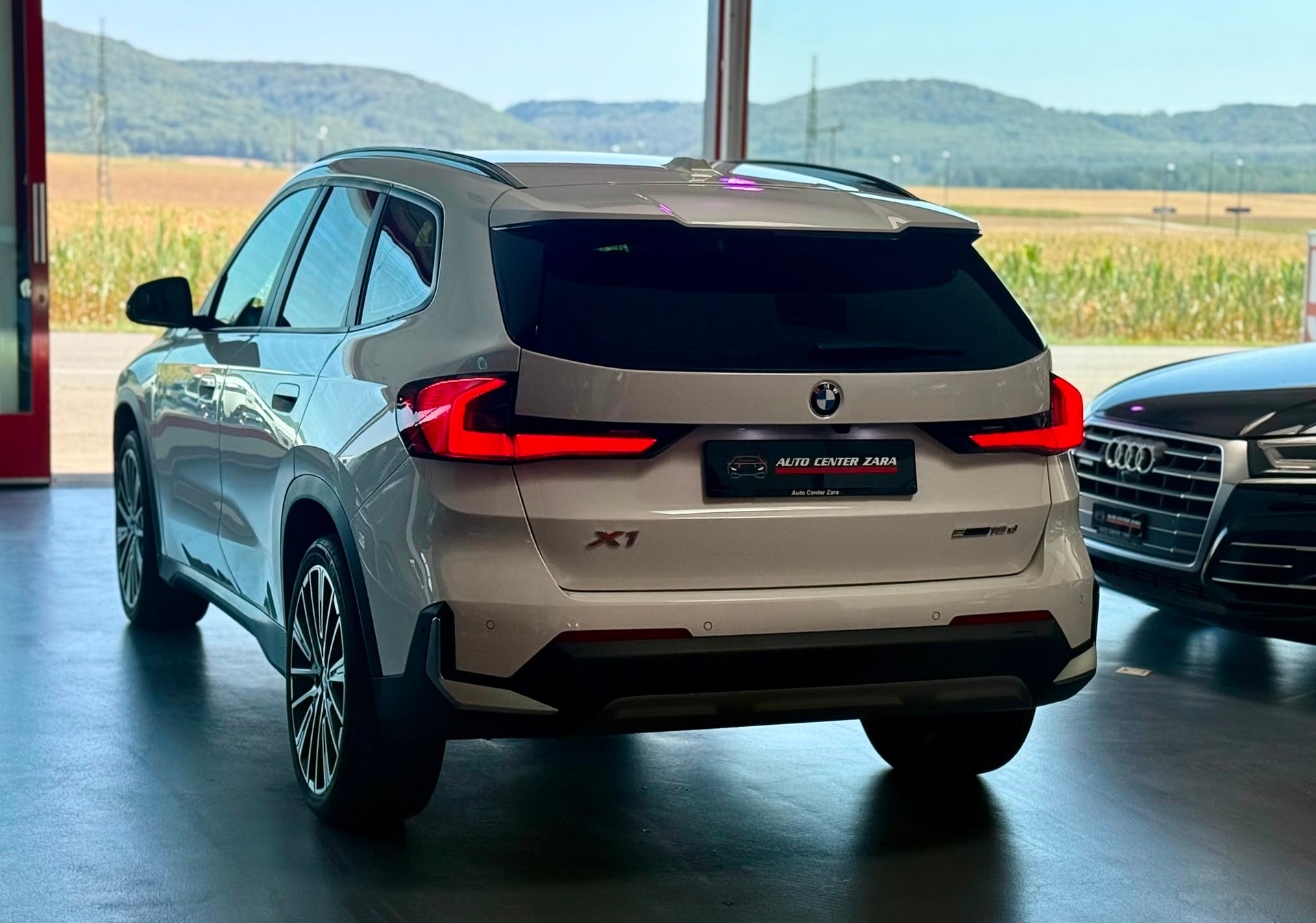 BMW X1 sDrive 18d *FACELIFT*-image-9