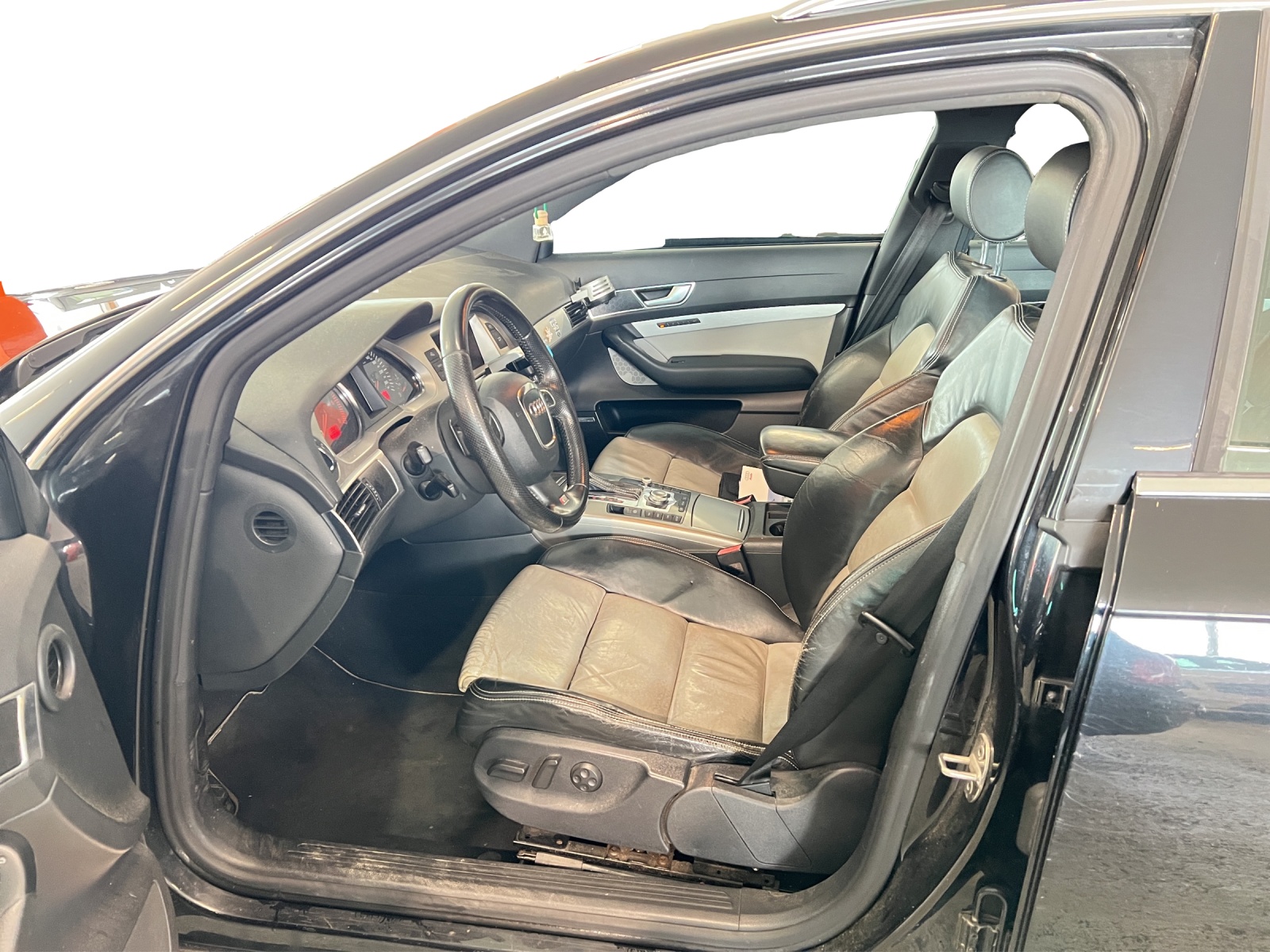 AUDI A6 Avant 3.0 V6 TDI quattro-image-8