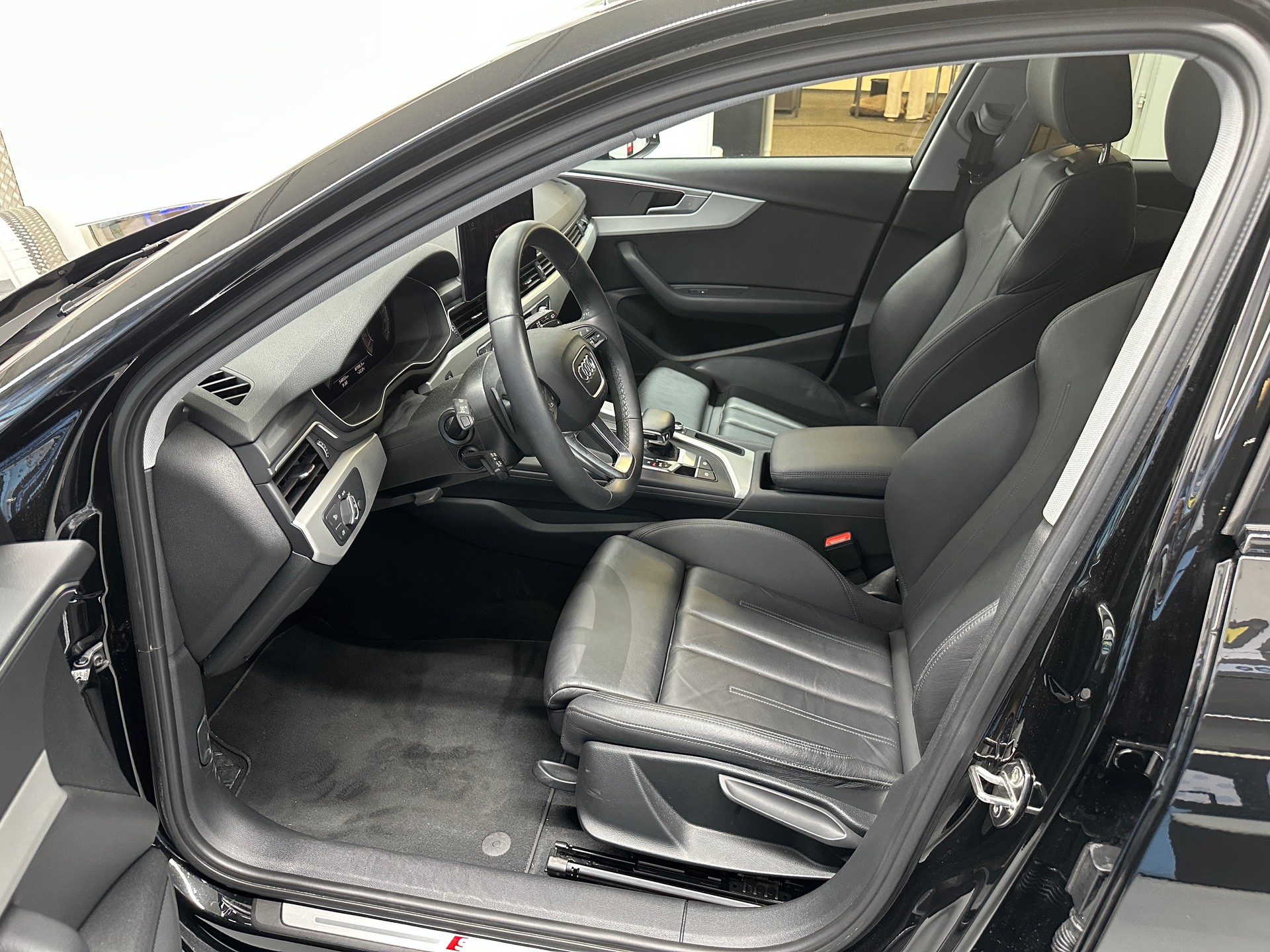 AUDI A4 Avant 40 TDI S line quattro S-tronic-image-7
