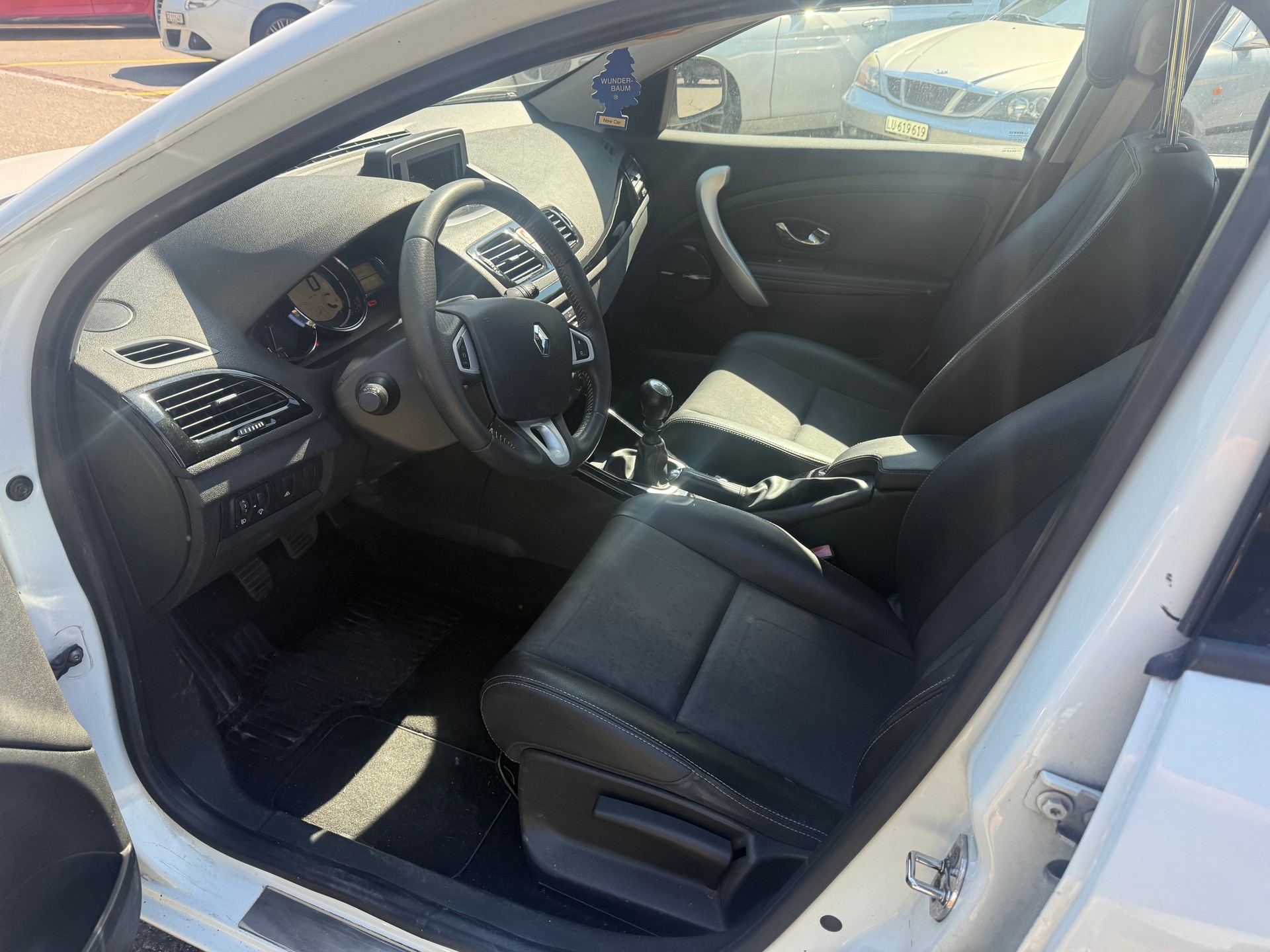 RENAULT Mégane 1.4 16V Turbo Bose-image-4