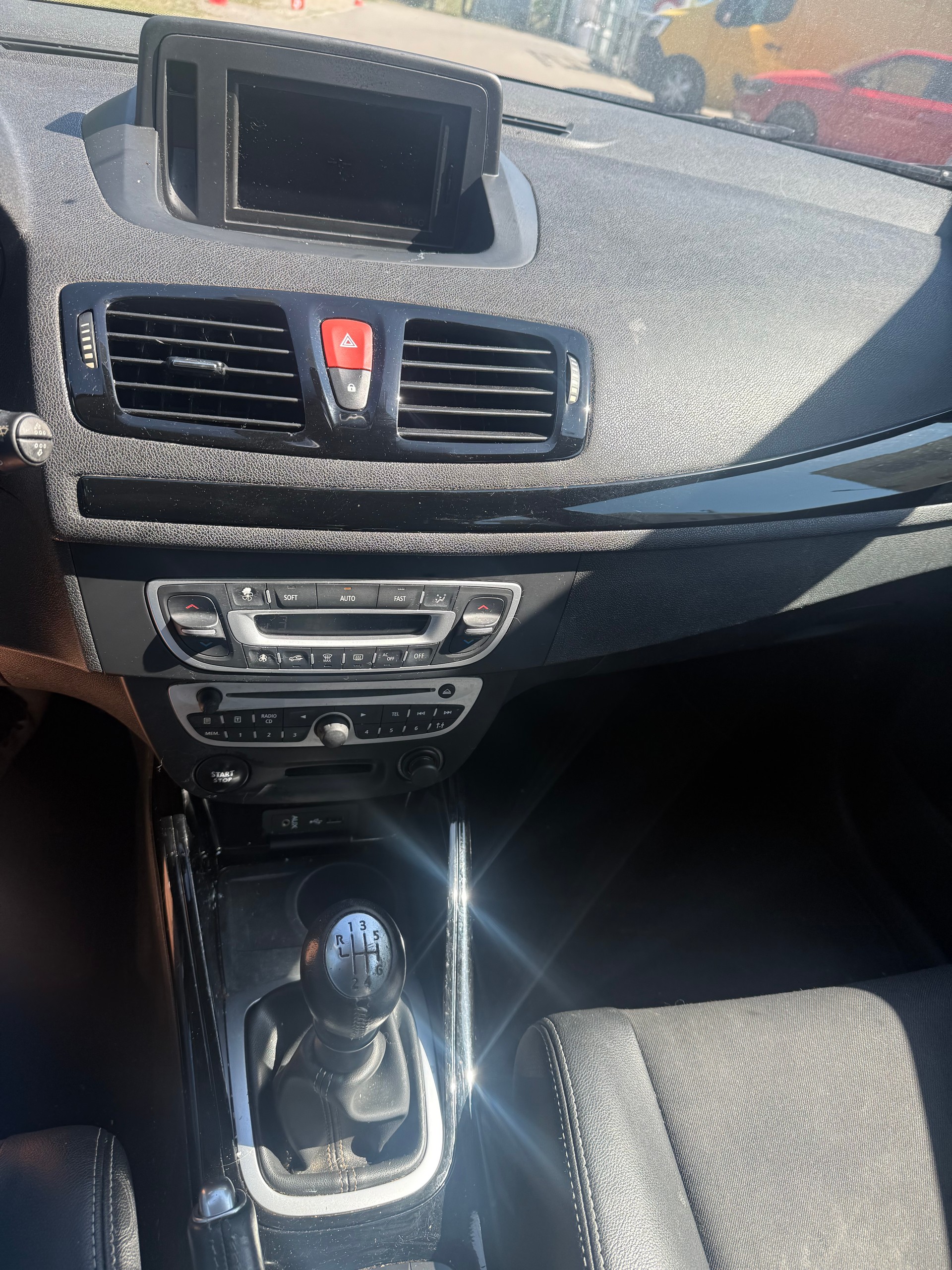 RENAULT Mégane 1.4 16V Turbo Bose-image-6