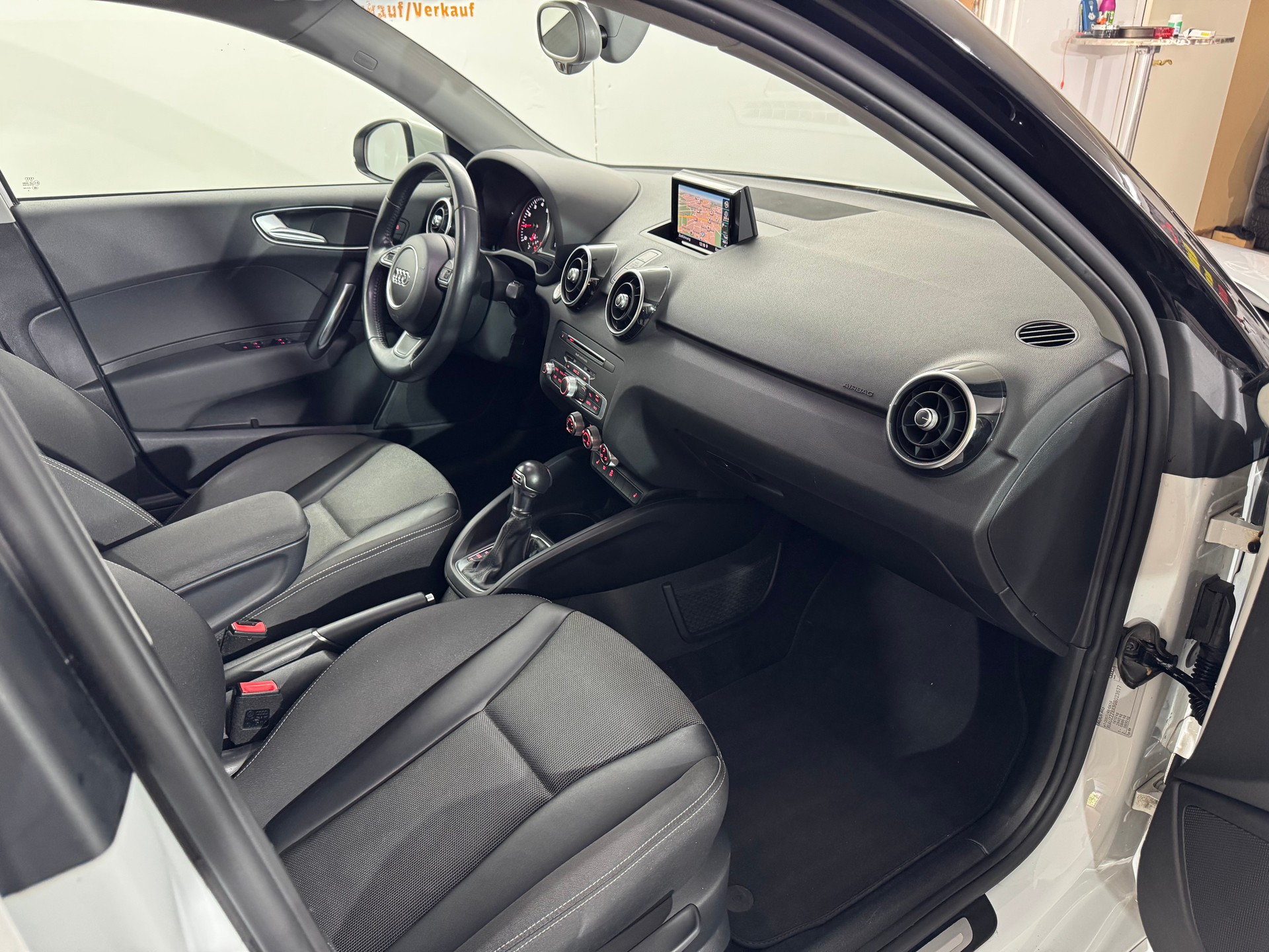 AUDI A1 Sportback 1.0 TFSI Sport S-tronic-image-8