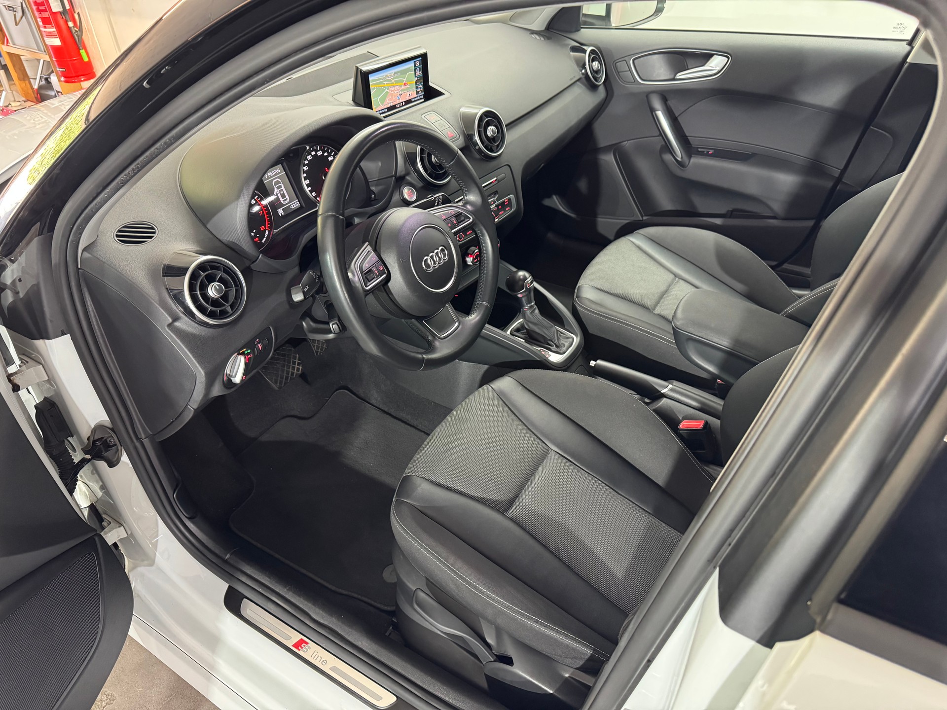 AUDI A1 Sportback 1.0 TFSI Sport S-tronic-image-7