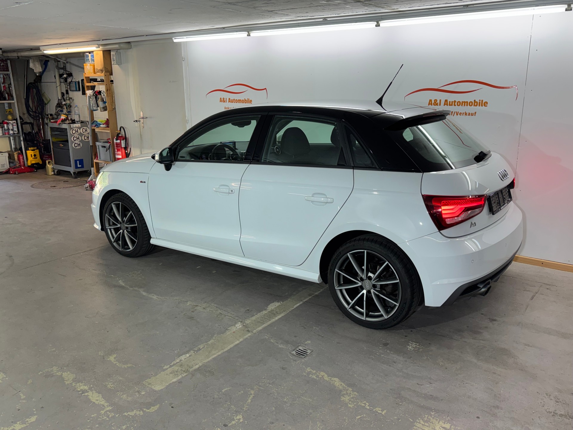 AUDI A1 Sportback 1.0 TFSI Sport S-tronic-image-3