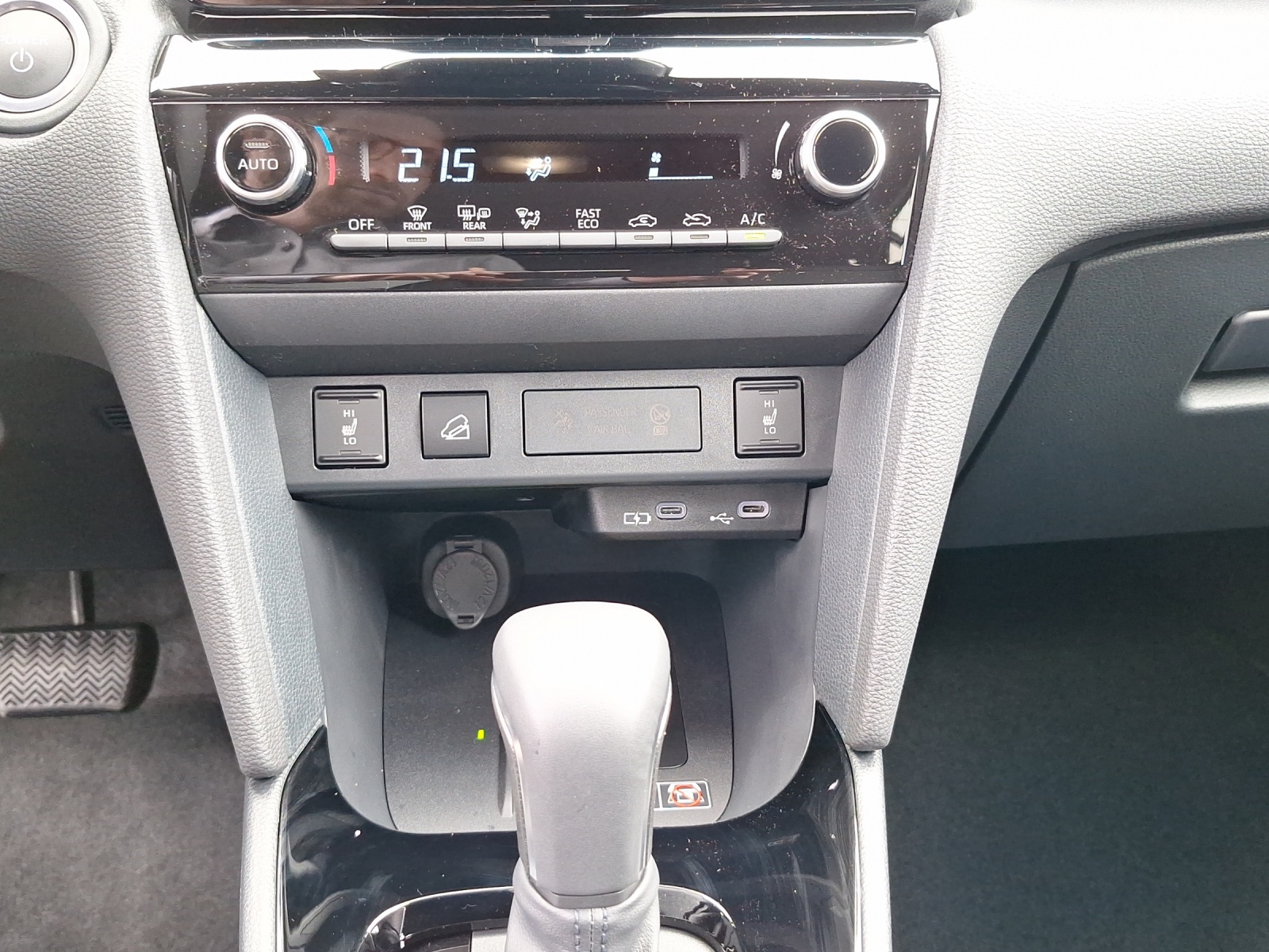 TOYOTA Yaris Cross 1.5 VVT-i HSD Trend AWD-i-image-11
