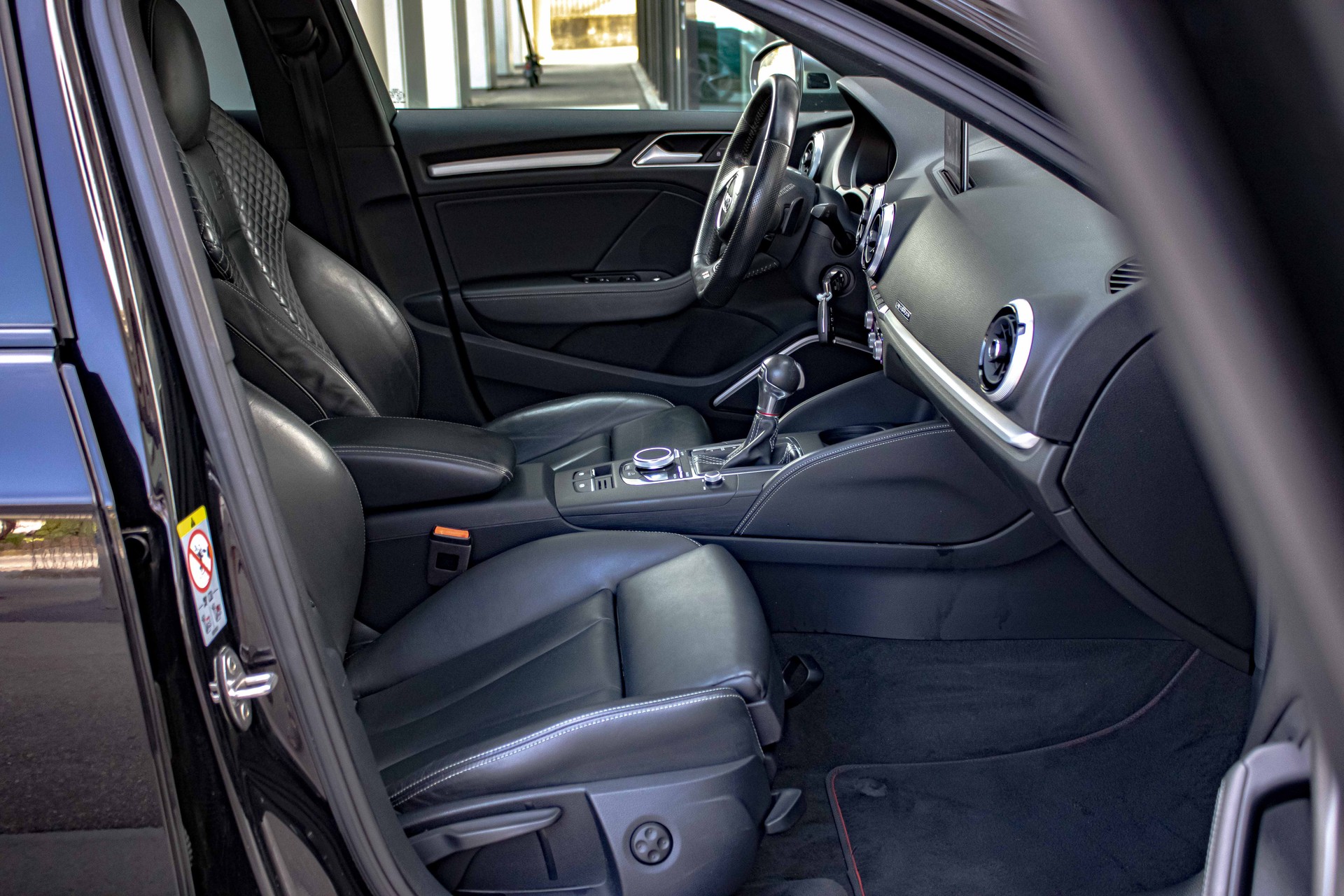 AUDI S3 Sportback 2.0 TFSI quattro S-tronic-image-14