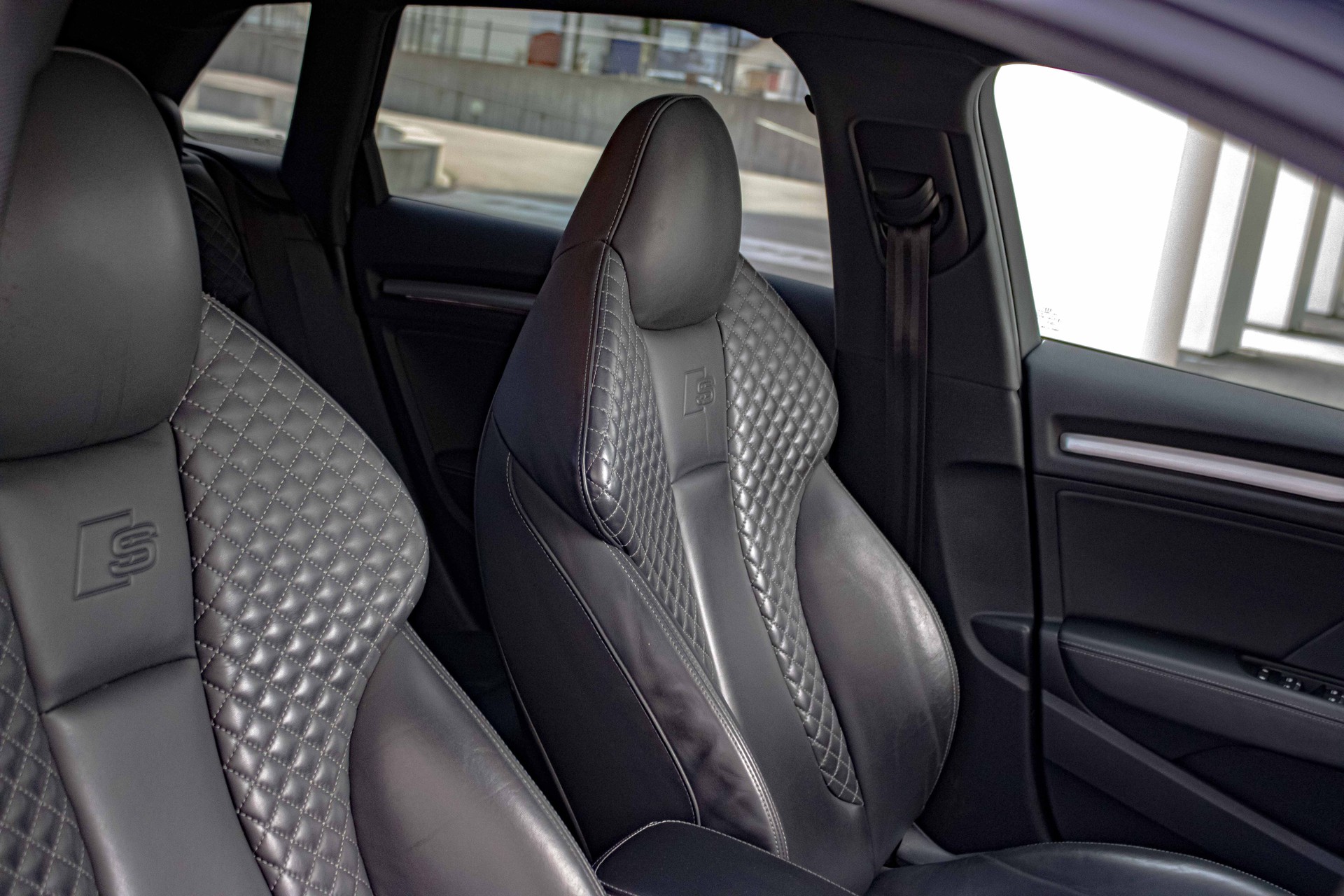 AUDI S3 Sportback 2.0 TFSI quattro S-tronic-image-15