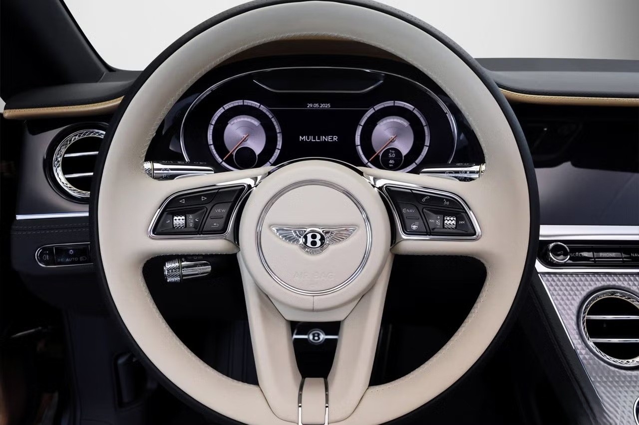 BENTLEY Continental GTC 4.0 V8 Mulliner-image-12
