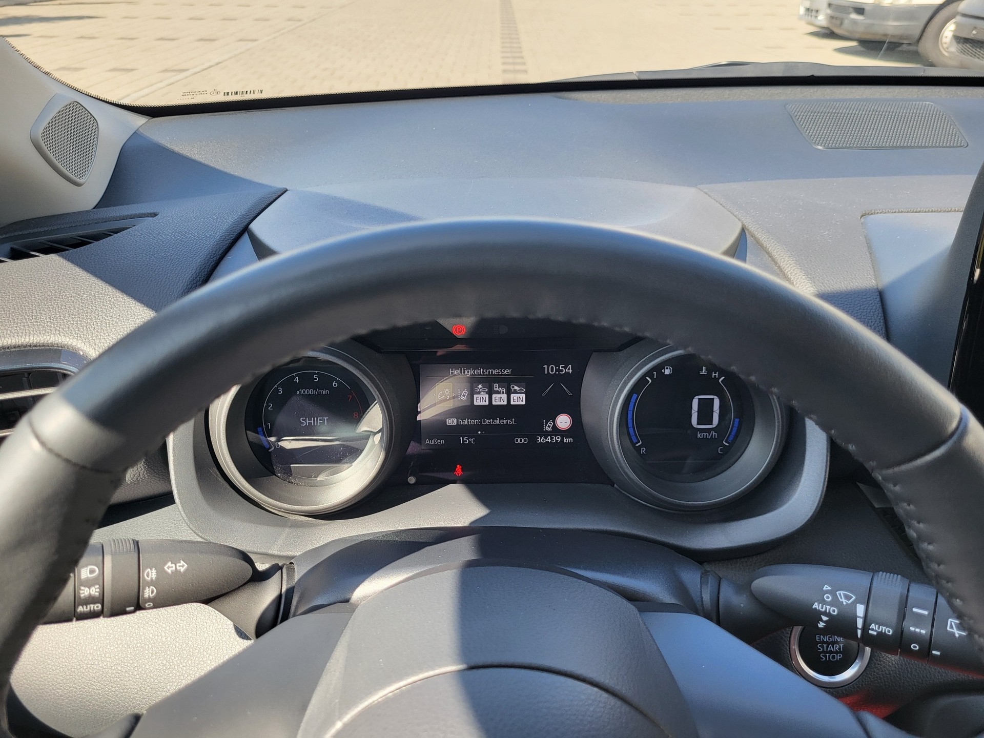 TOYOTA Yaris 1.5 Trend-image-9