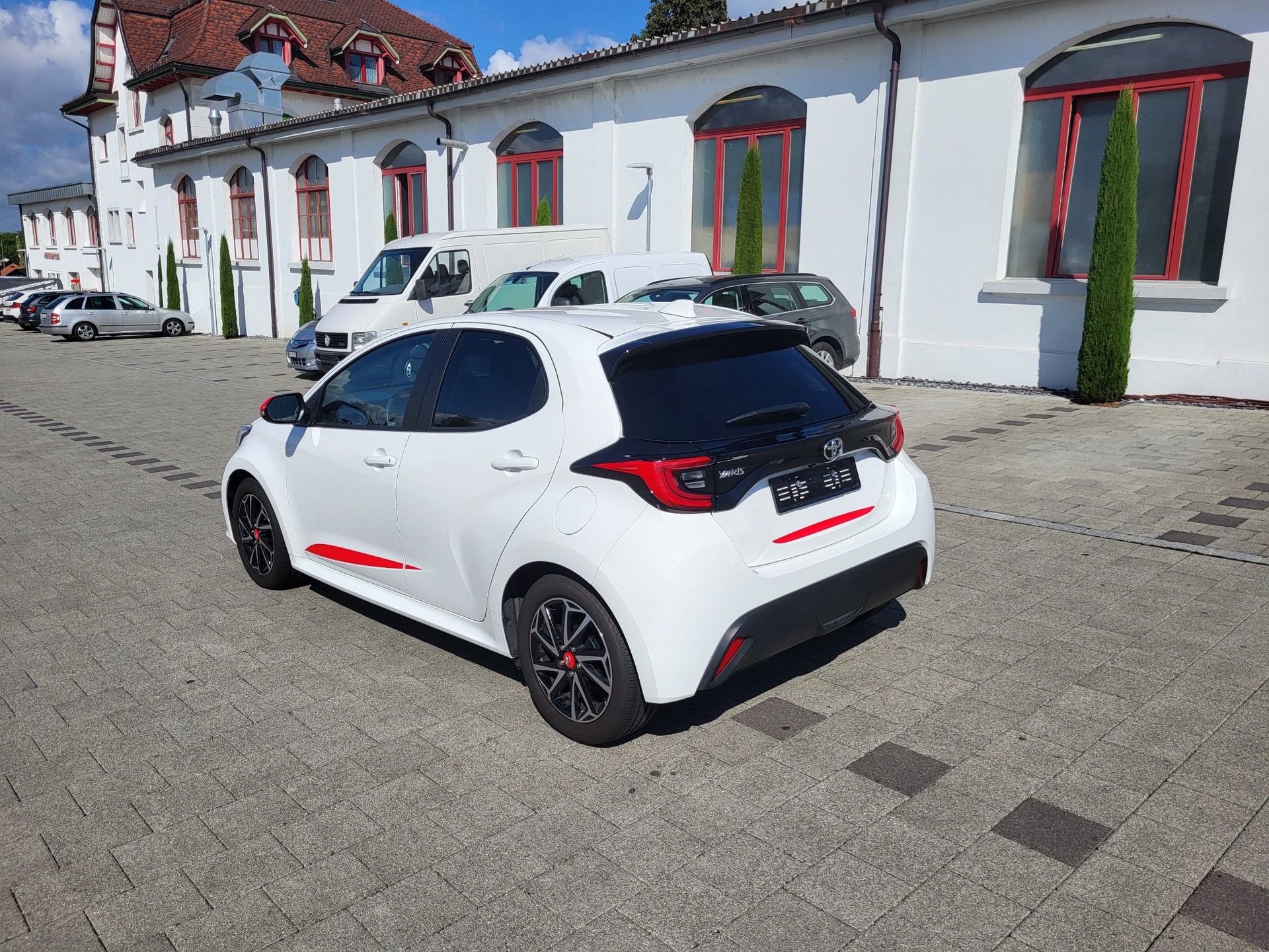 TOYOTA Yaris 1.5 Trend-image-2