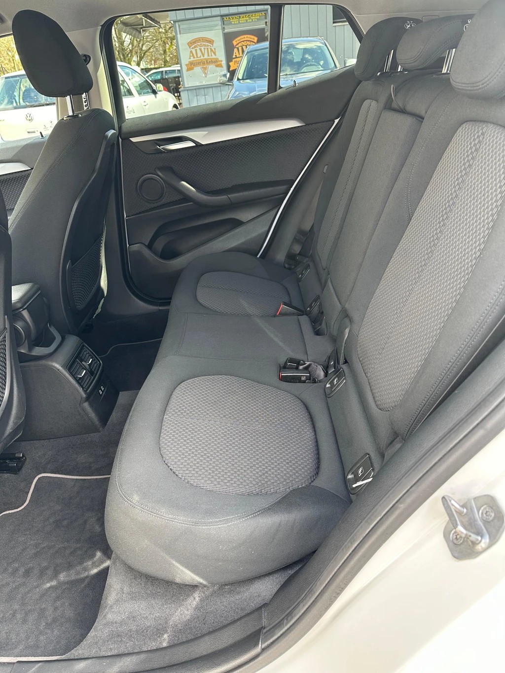 BMW X2 xDrive 18d Steptronic ** CH-FHZ, mit Gratis Service Paket ** Gr-Navi ** Tempomat ** PDC V+H ** Frisch Ab MFK & Service **-image-11
