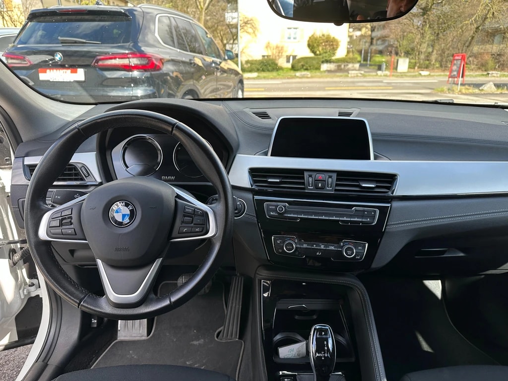 BMW X2 xDrive 18d Steptronic ** CH-FHZ, mit Gratis Service Paket ** Gr-Navi ** Tempomat ** PDC V+H ** Frisch Ab MFK & Service **-image-9