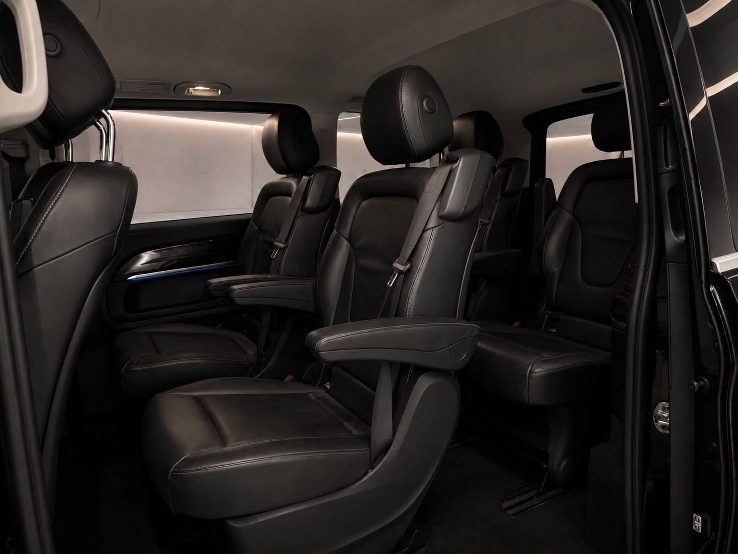 MERCEDES-BENZ V 250 d Avantgarde kompakt 4Matic 7G-Tronic-image-12