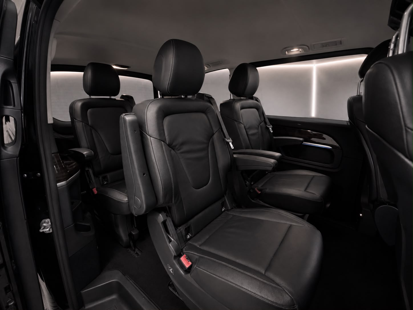 MERCEDES-BENZ V 250 d Avantgarde kompakt 4Matic 7G-Tronic-image-11