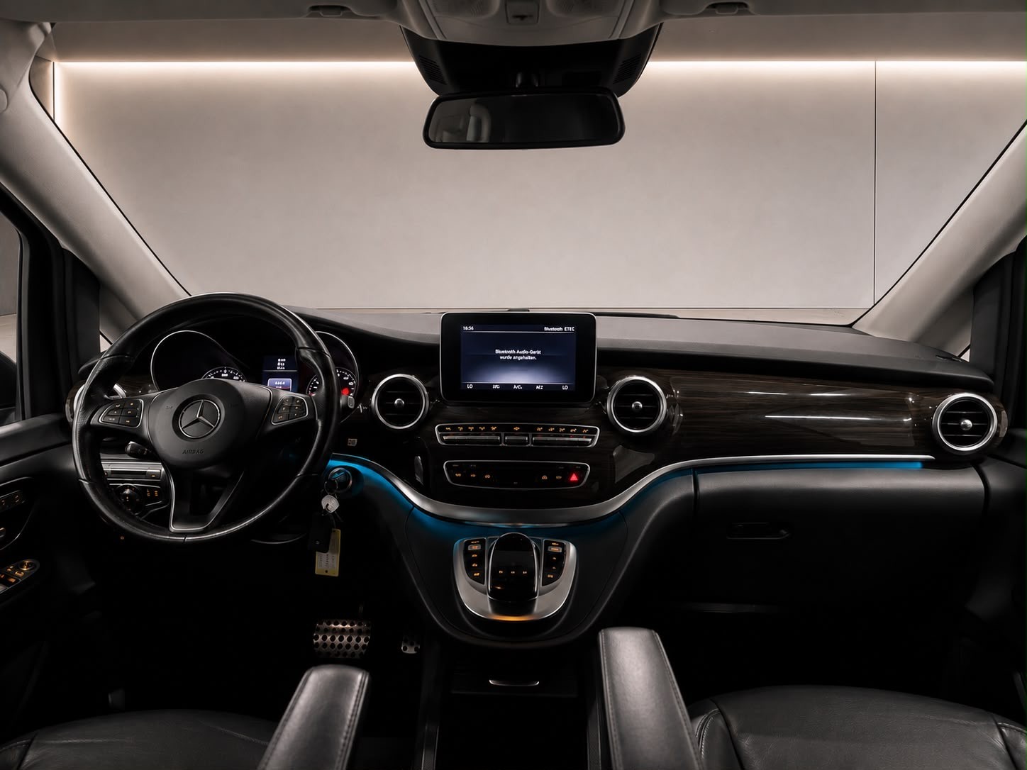 MERCEDES-BENZ V 250 d Avantgarde kompakt 4Matic 7G-Tronic-image-8