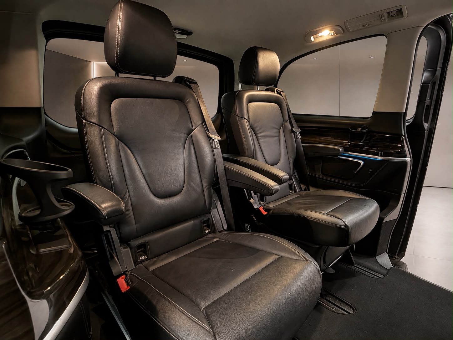 MERCEDES-BENZ V 250 d Avantgarde kompakt 4Matic 7G-Tronic-image-14