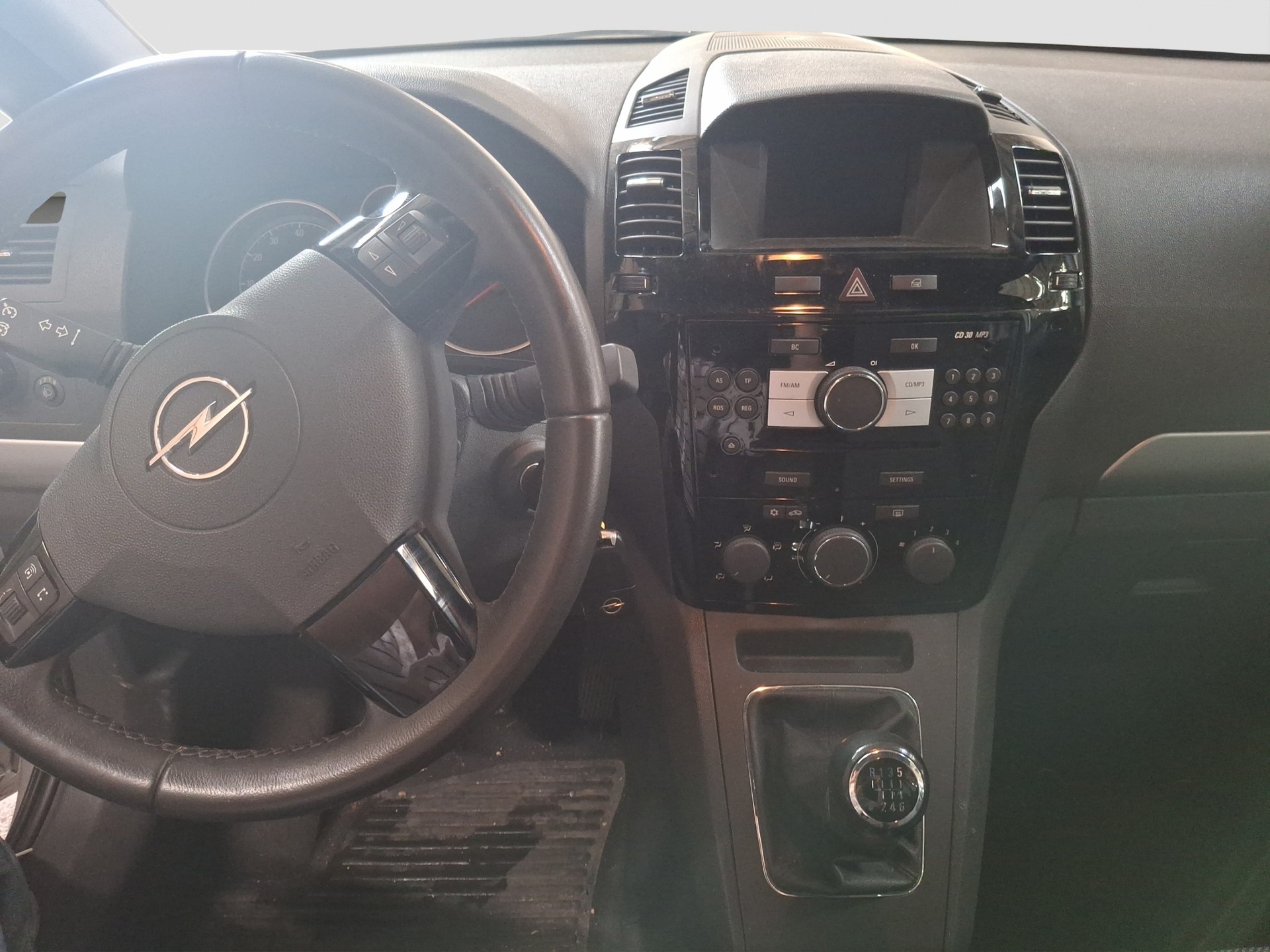 OPEL Zafira 2.2i 16V Cosmo Automatic-image-8