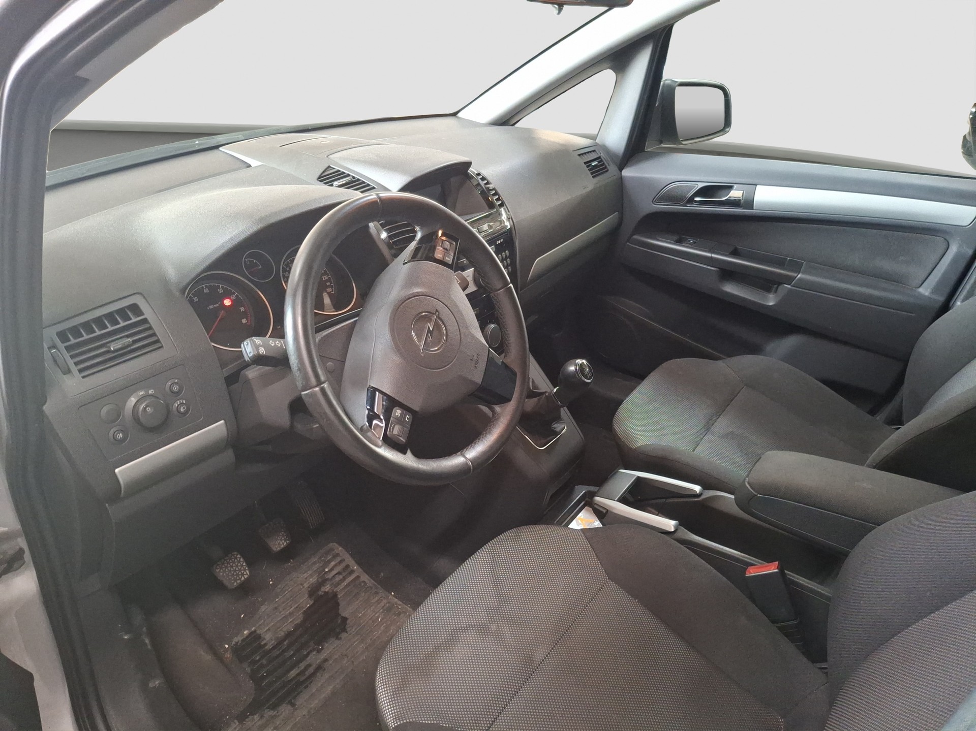 OPEL Zafira 2.2i 16V Cosmo Automatic-image-7