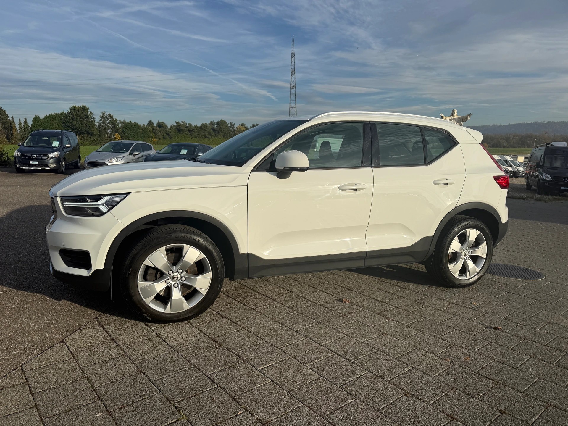 VOLVO XC40 T4 AWD Momentum Geartronic-image-1