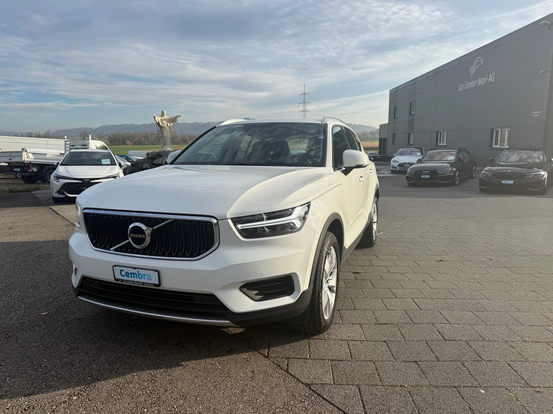 VOLVO XC40 T4 AWD Momentum Geartronic-image-0