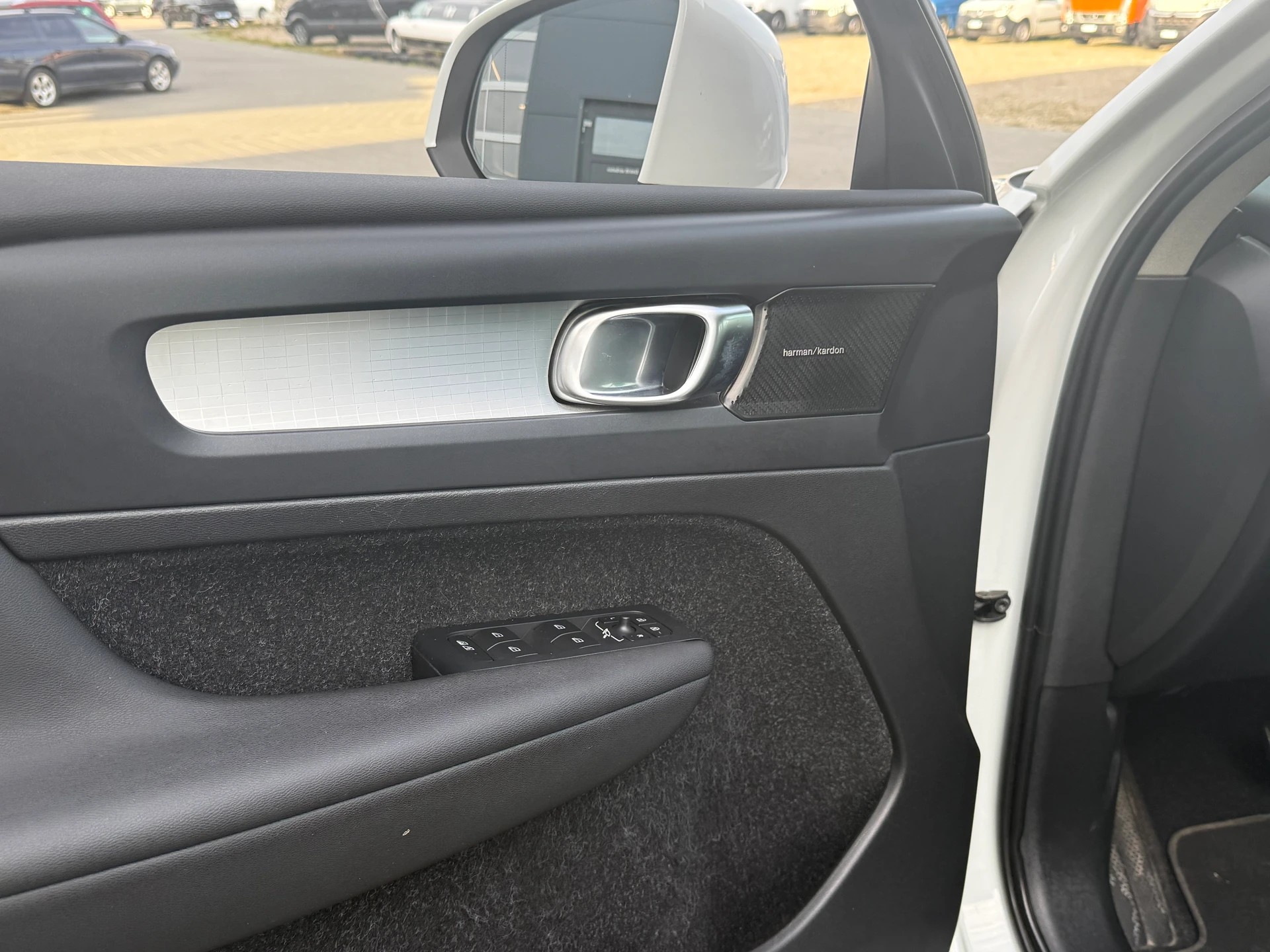 VOLVO XC40 T4 AWD Momentum Geartronic-image-8