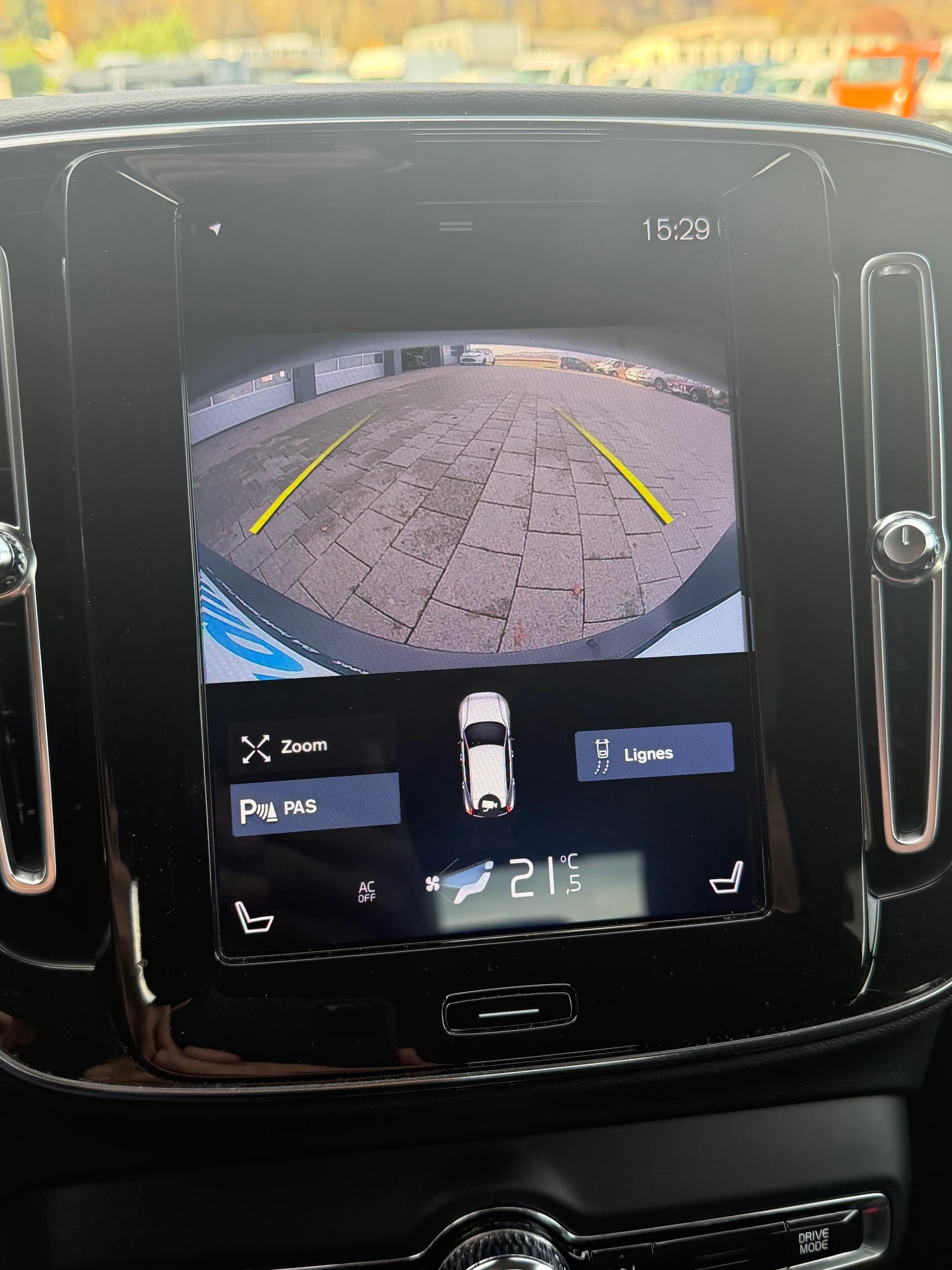 VOLVO XC40 T4 AWD Momentum Geartronic-image-6