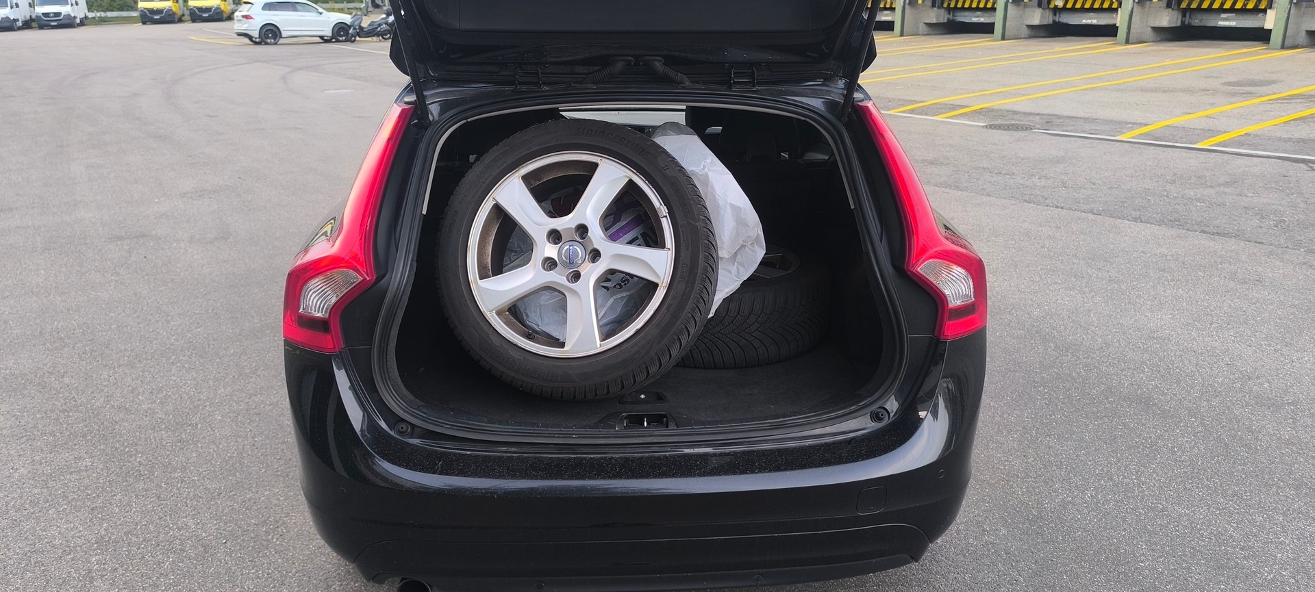 VOLVO V60 D3 Kinetic Geartronic-image-8