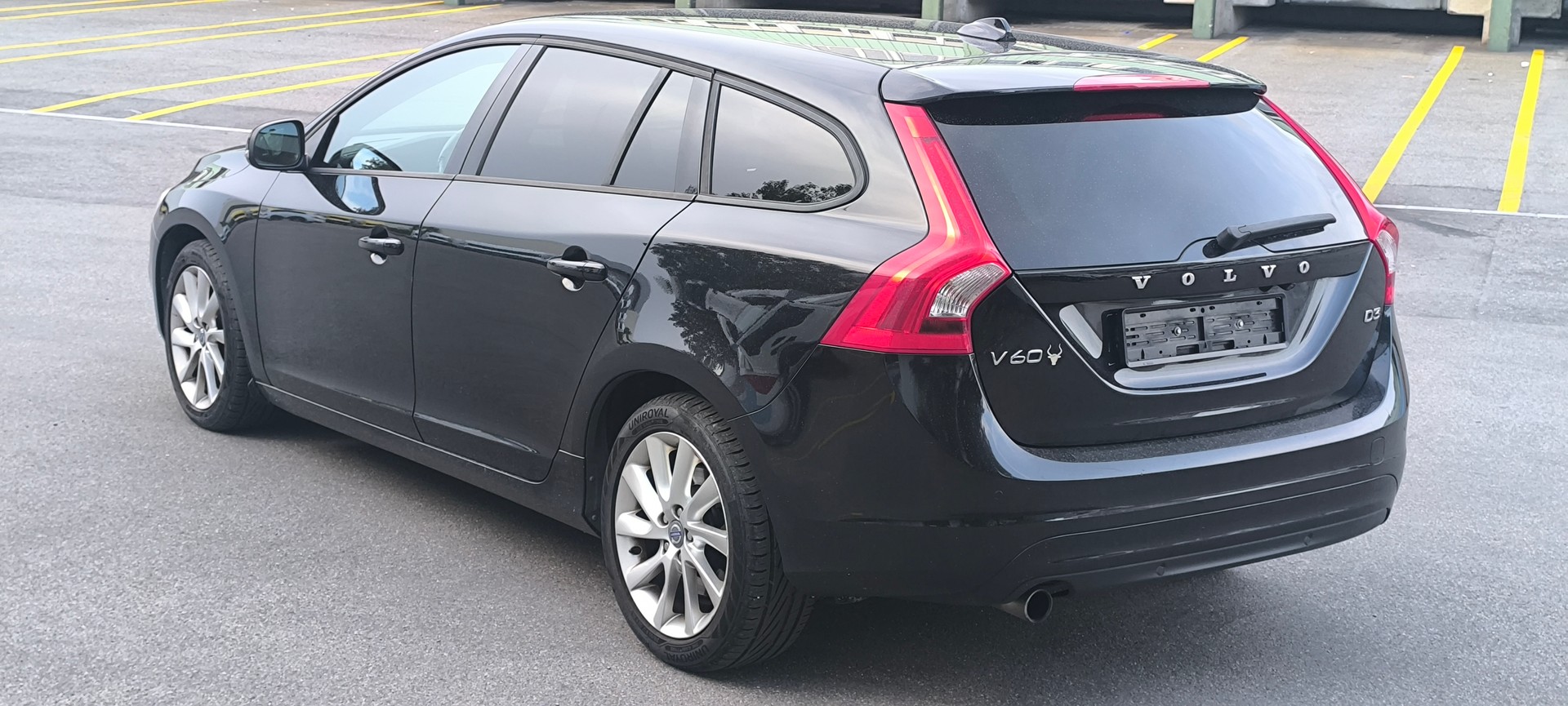 VOLVO V60 D3 Kinetic Geartronic-image-6