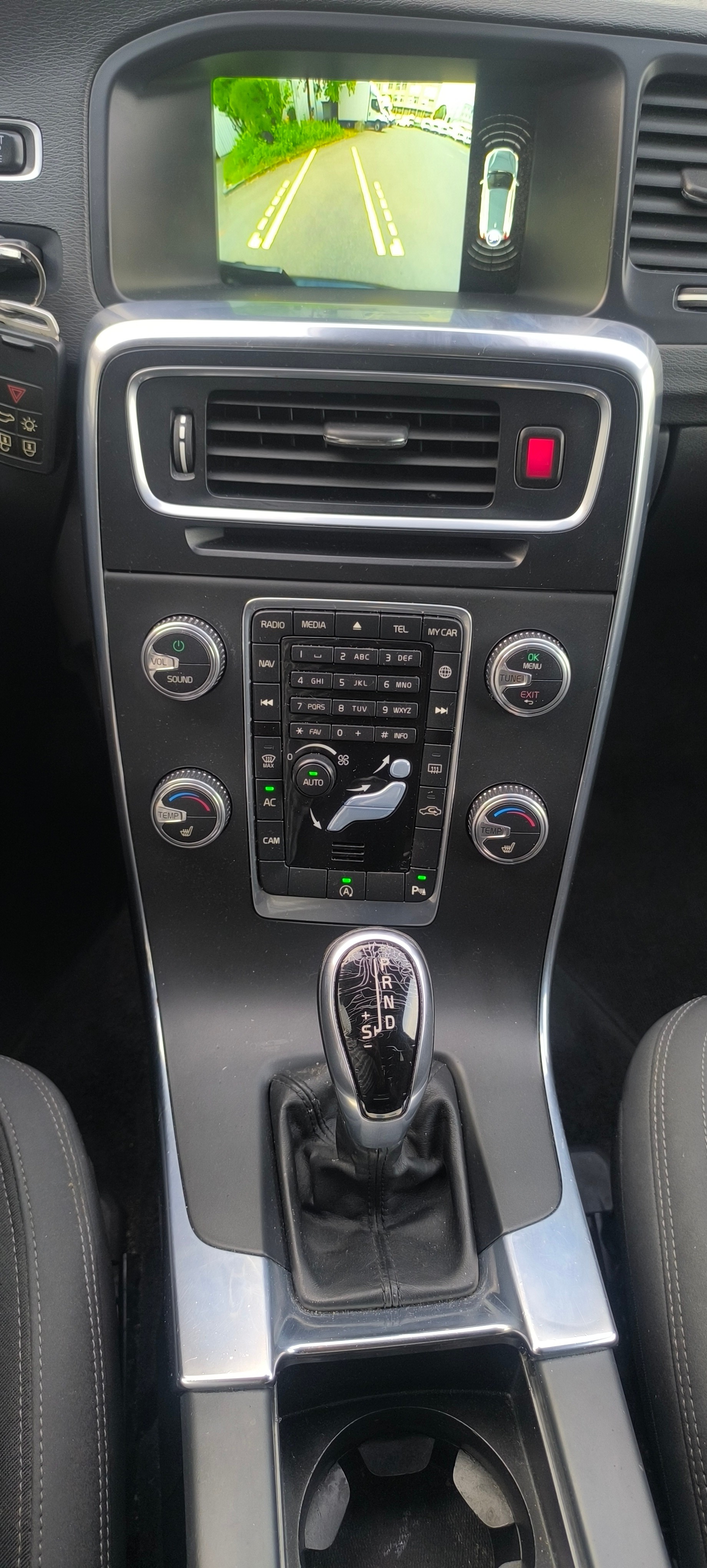 VOLVO V60 D3 Kinetic Geartronic-image-10