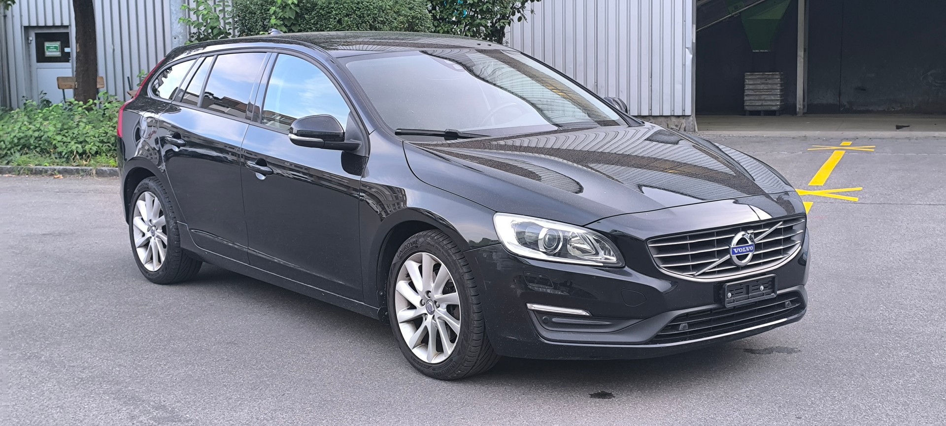 VOLVO V60 D3 Kinetic Geartronic-image-2