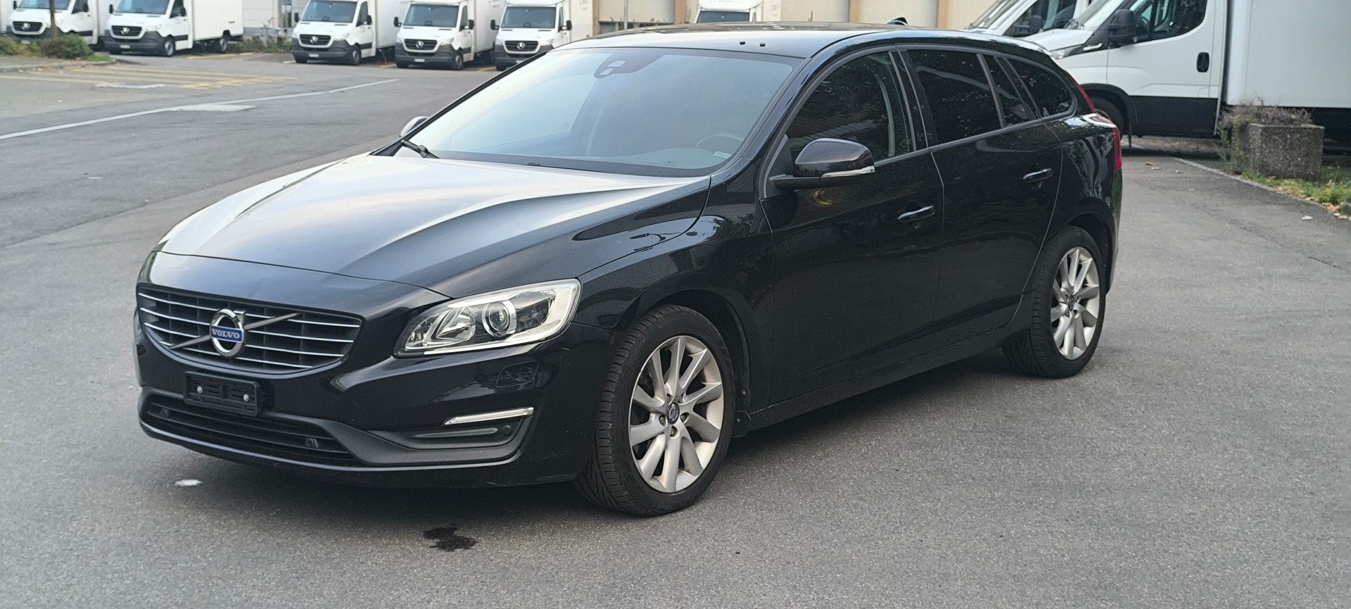 VOLVO V60 D3 Kinetic Geartronic-image-1