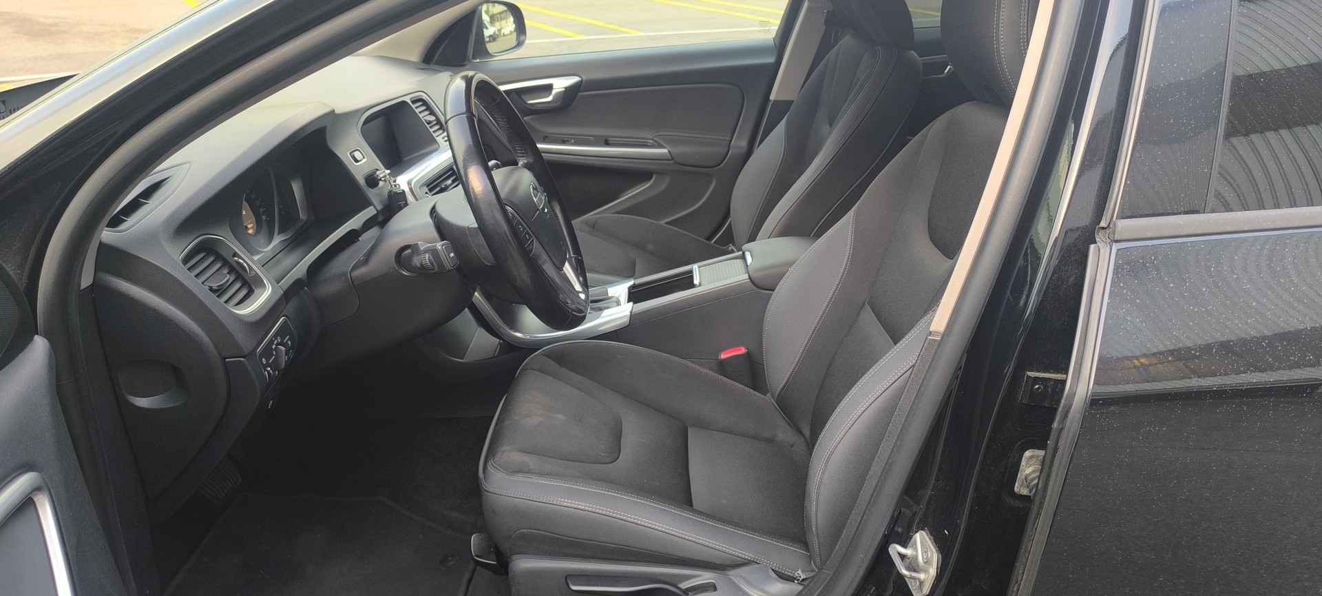 VOLVO V60 D3 Kinetic Geartronic-image-11
