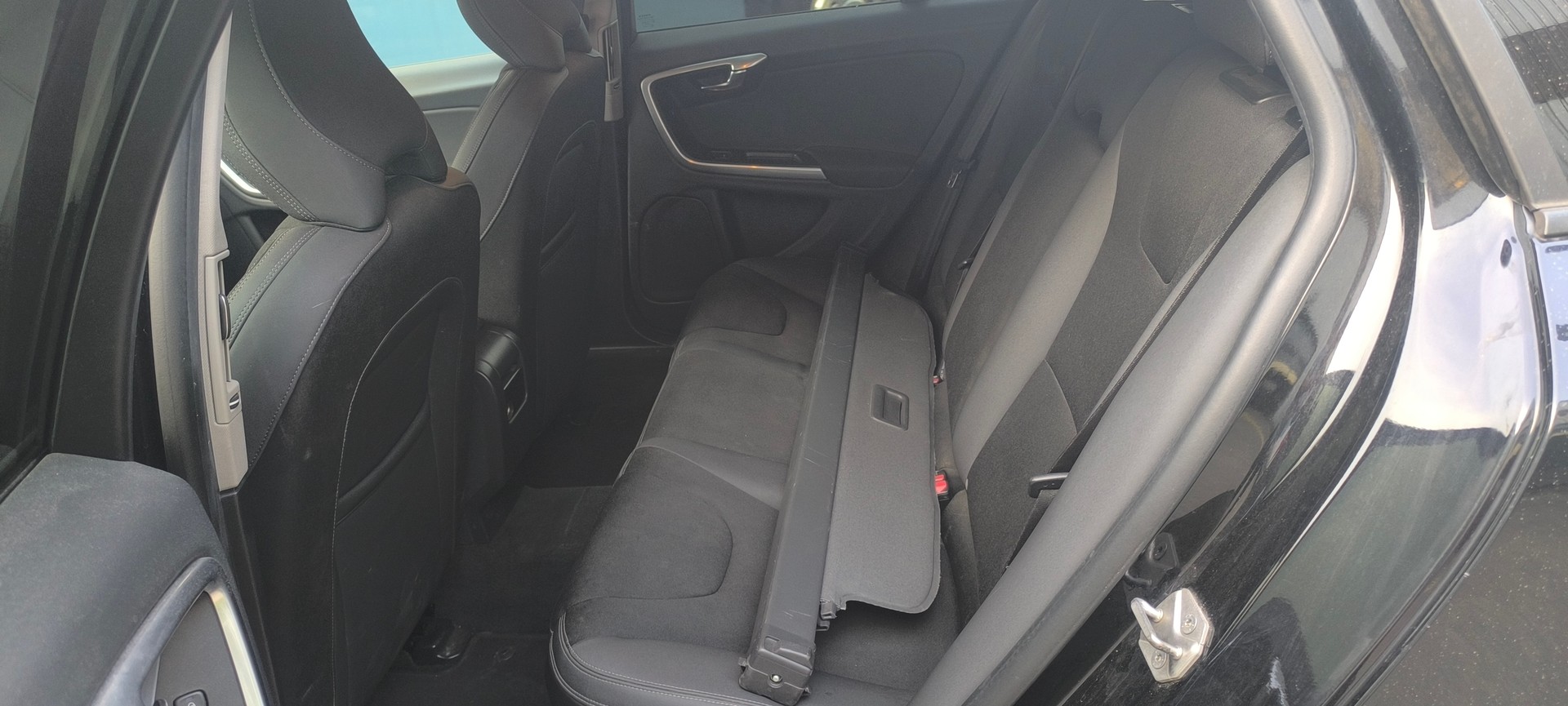 VOLVO V60 D3 Kinetic Geartronic-image-13